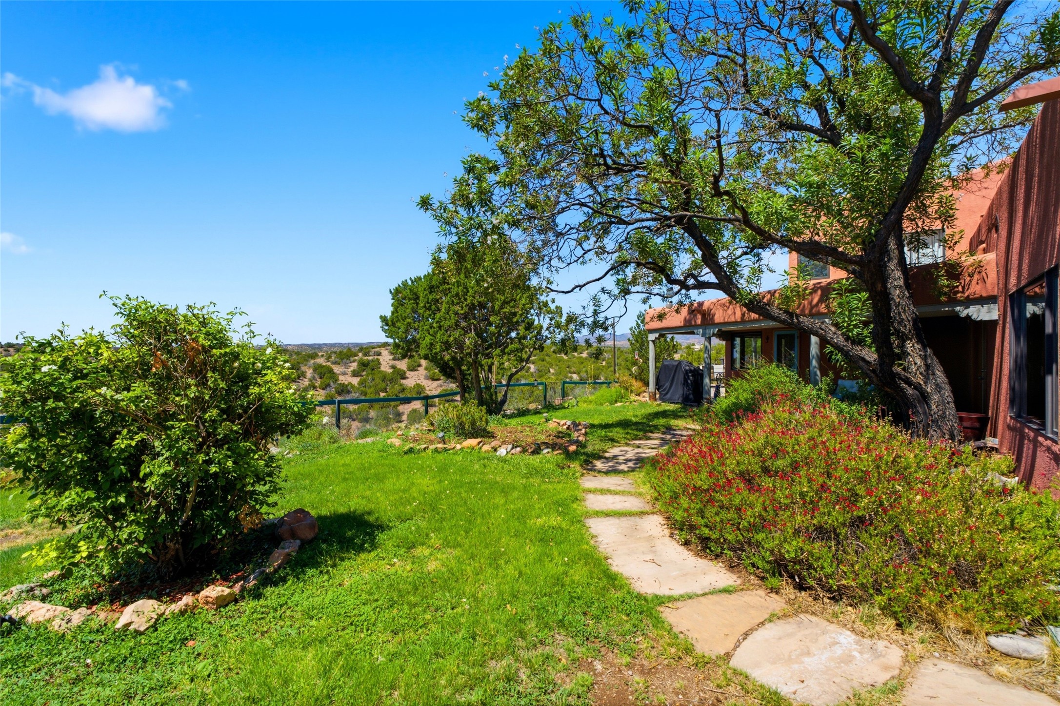  6401 Vooscane Avenue - 物件實景