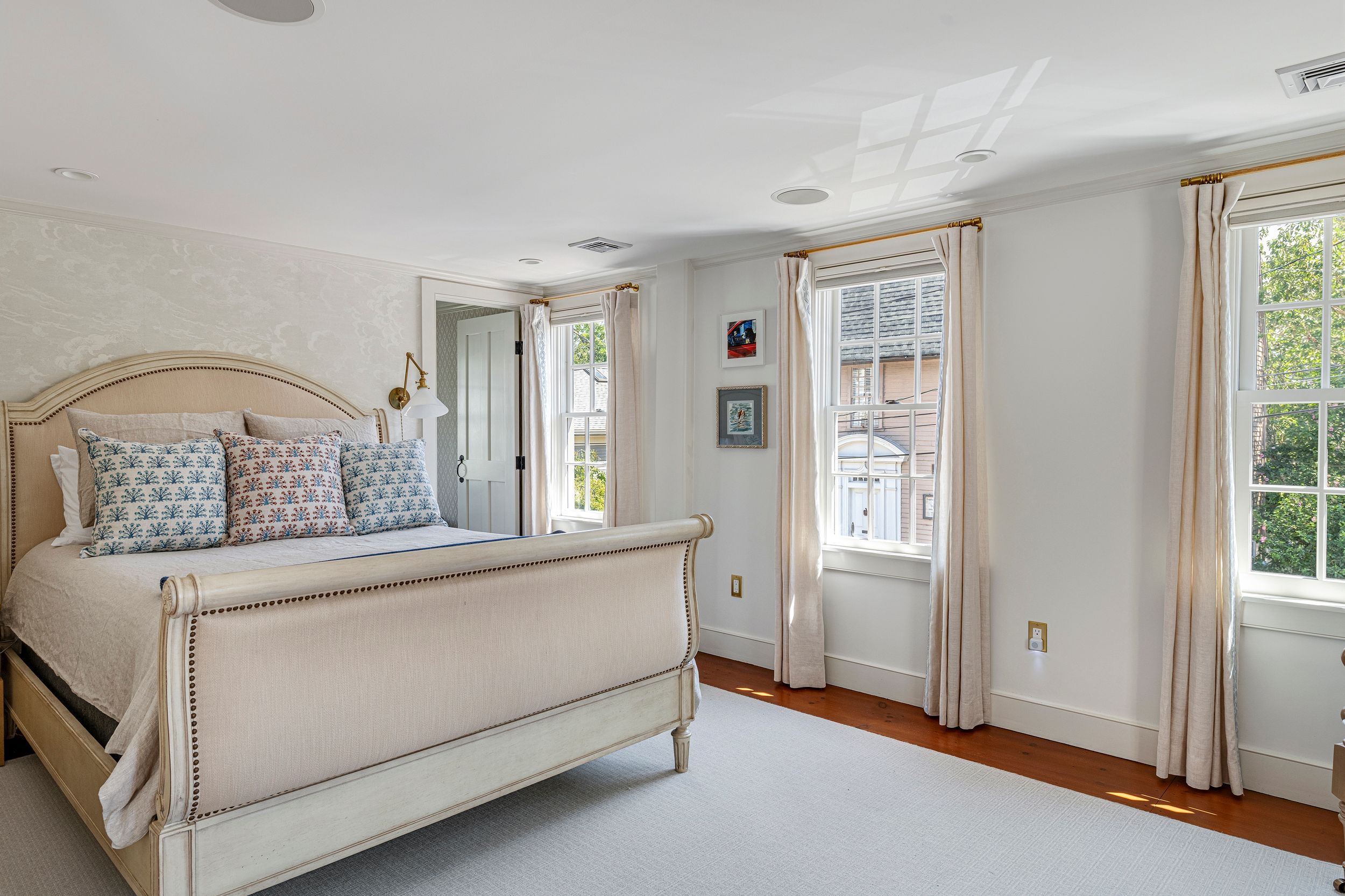  Exquisitely Renovated Home One Block from Water - 物件實景