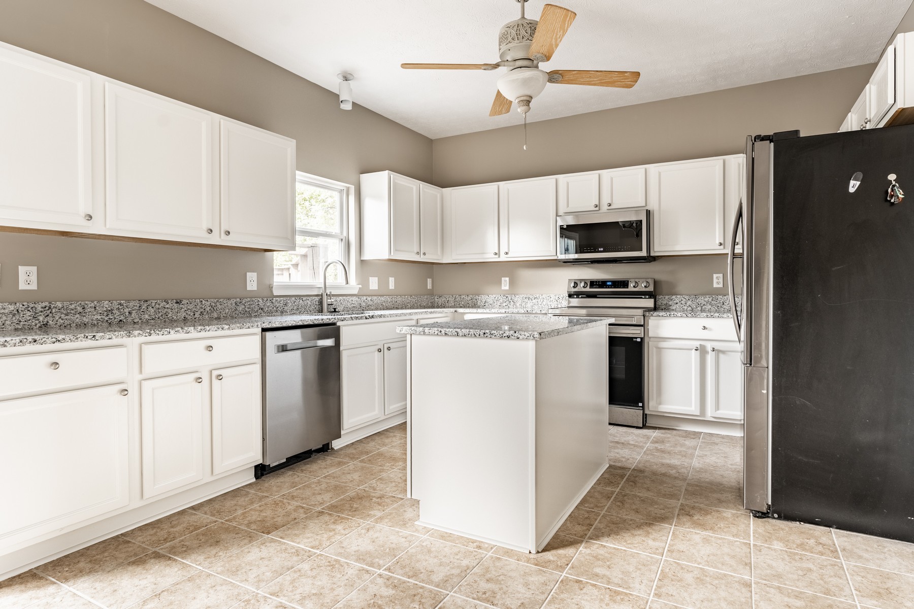  Beautifully Remodeled Geist-Area 4 Bedroom Home - 物件實景
