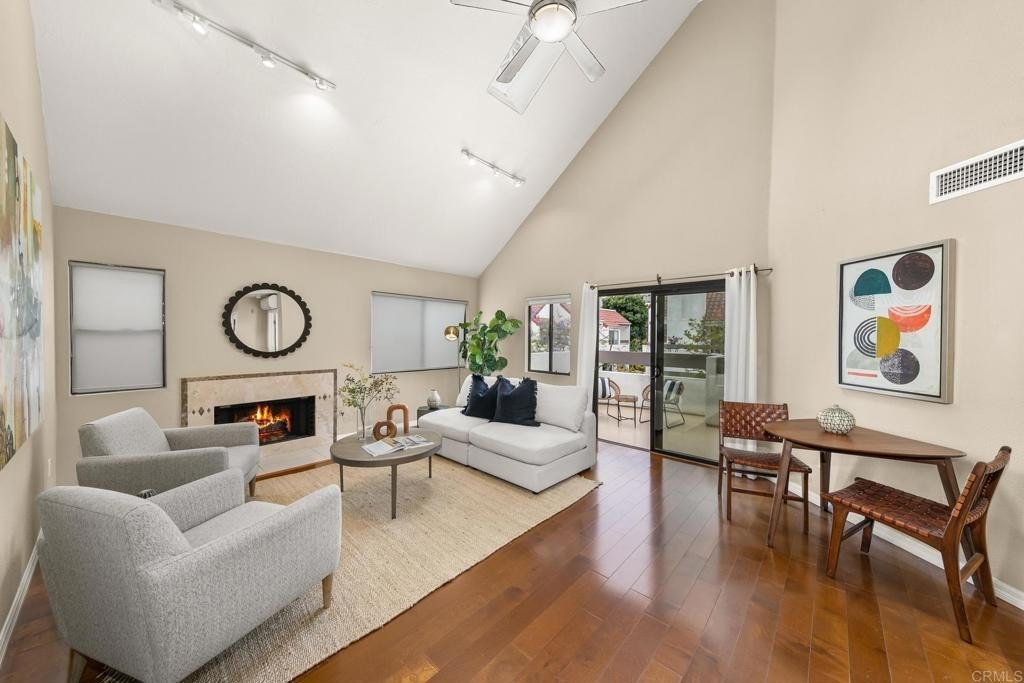 San Diego, California, 92101, United States, 2 Bedrooms Bedrooms, ,2 BathroomsBathrooms,Residential,For Sale,1760340
