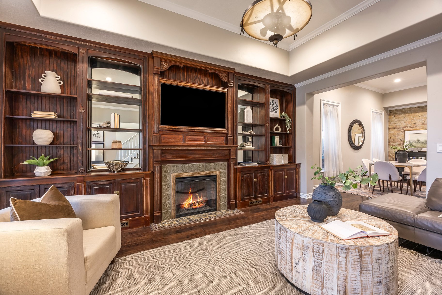  Historic 2-Story in Vibrant Marmalade - 物件實景