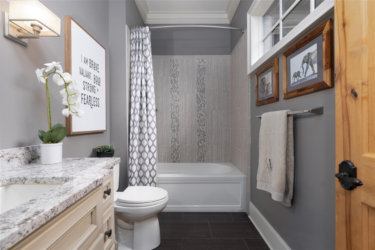 Bowling Green, Kentucky, 42103, United States, 5 Bedrooms Bedrooms, ,5 BathroomsBathrooms,Residential,For Sale,1986458