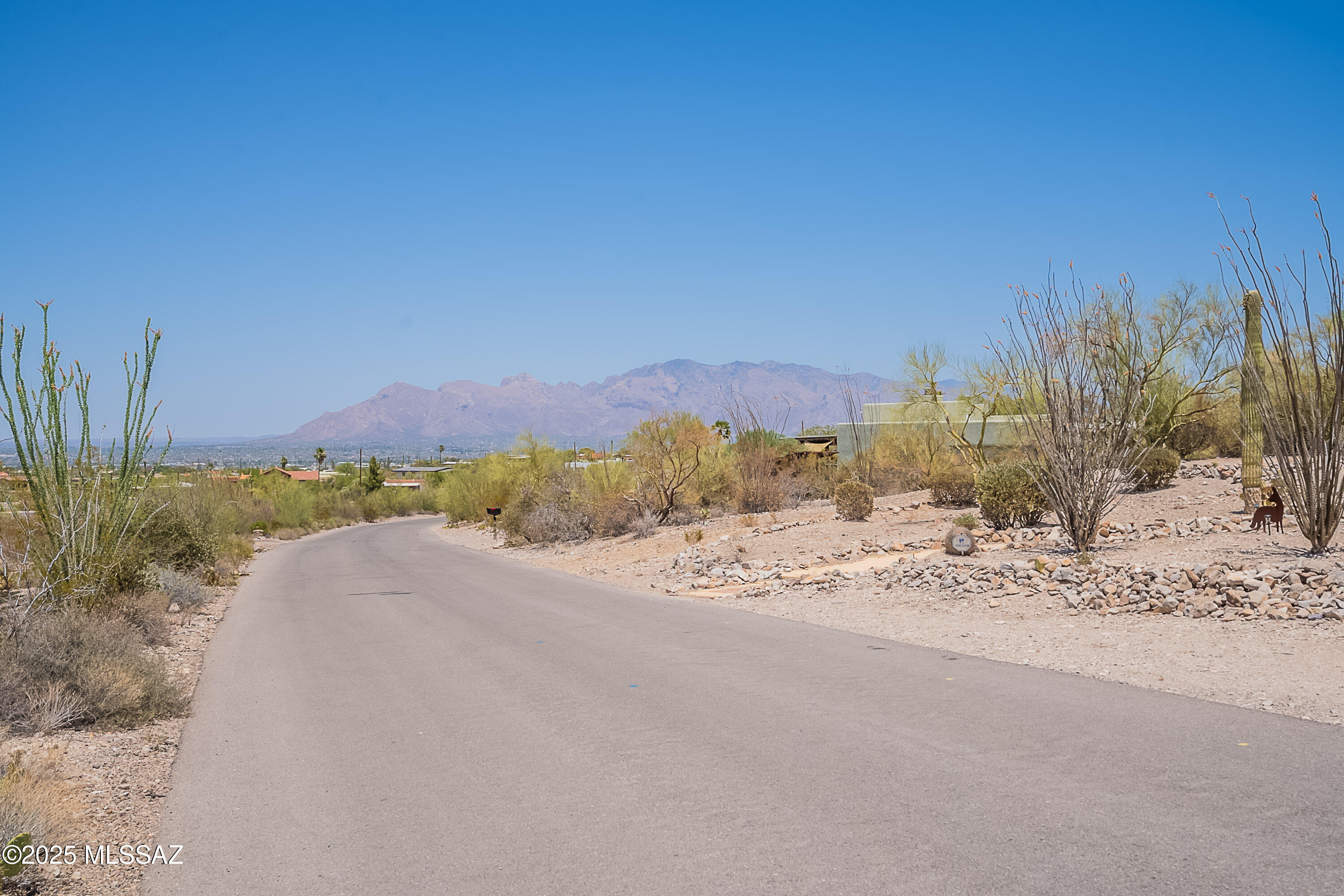 Tucson, Arizona, 85745, United States, 3 Bedrooms Bedrooms, ,2 BathroomsBathrooms,Residential,For Sale,1857796