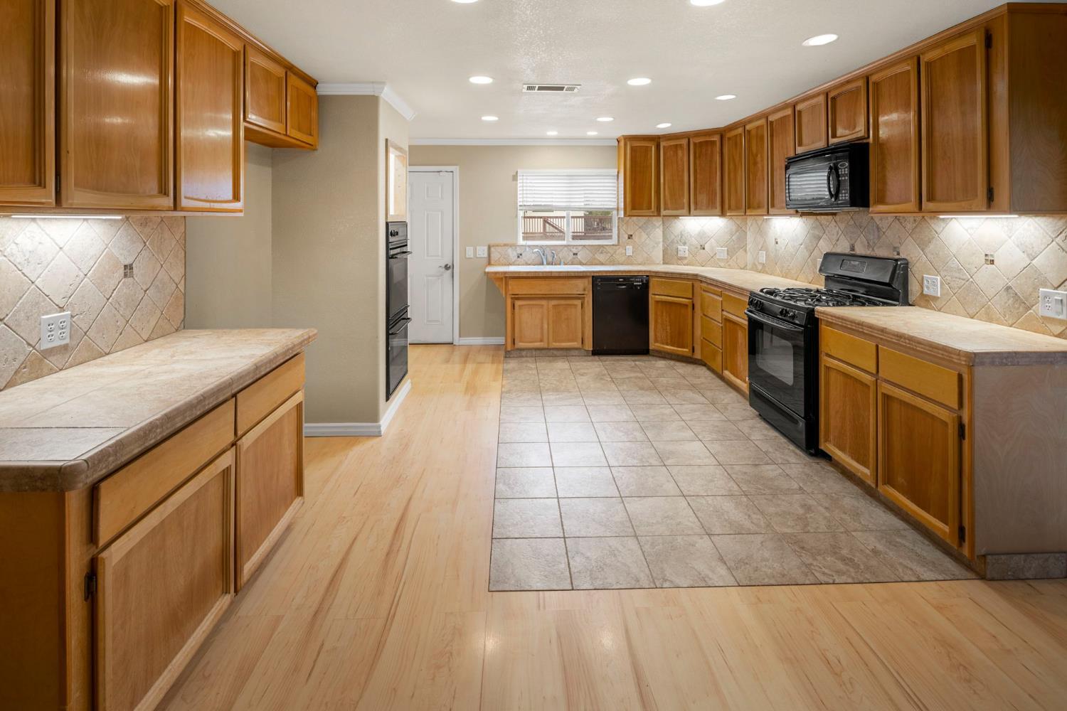 Auburn, California, 95603, United States, 3 Bedrooms Bedrooms, ,2 BathroomsBathrooms,Residential,For Sale,1998771