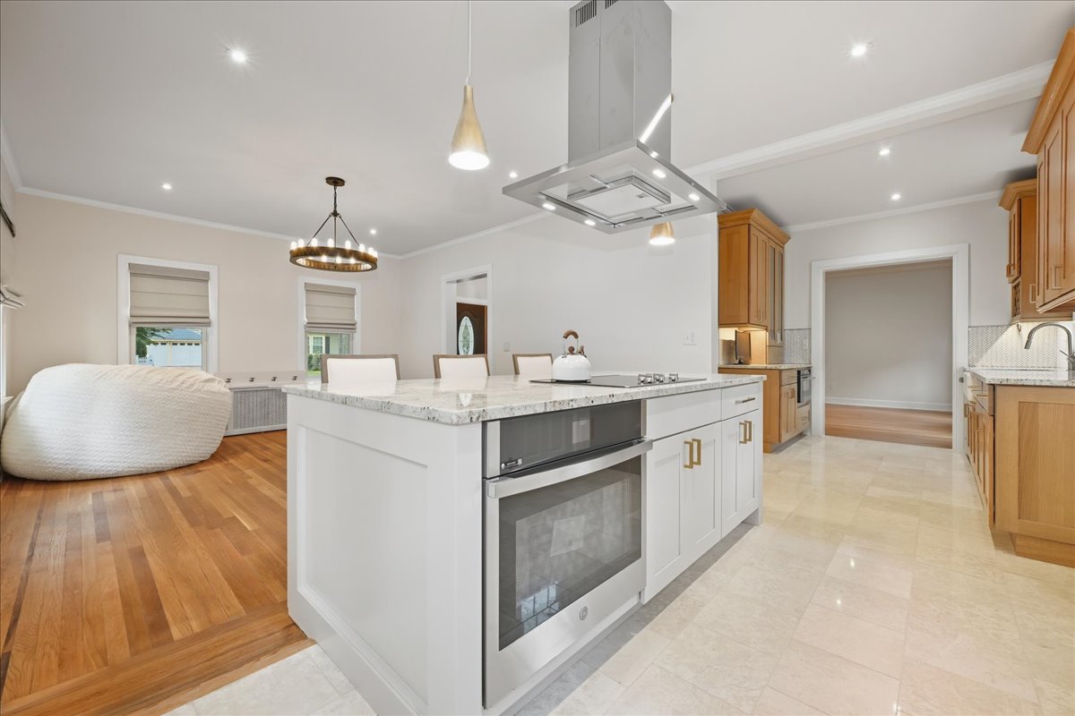 Floral Park, New York, 11001, United States, 4 Bedrooms Bedrooms, ,4 BathroomsBathrooms,Residential,For Sale,1977221