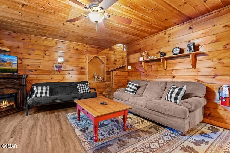 Sevierville, Tennessee, 37876, United States, 2 Bedrooms Bedrooms, ,4 BathroomsBathrooms,Residential,For Sale,2019046