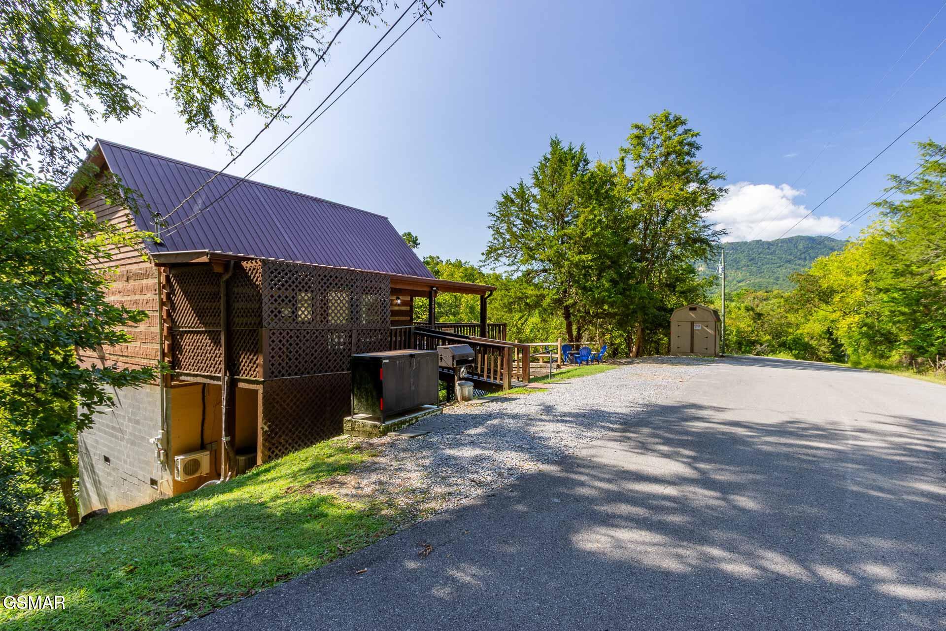 Sevierville, Tennessee, 37876, United States, 2 Bedrooms Bedrooms, ,3 BathroomsBathrooms,Residential,For Sale,1977438