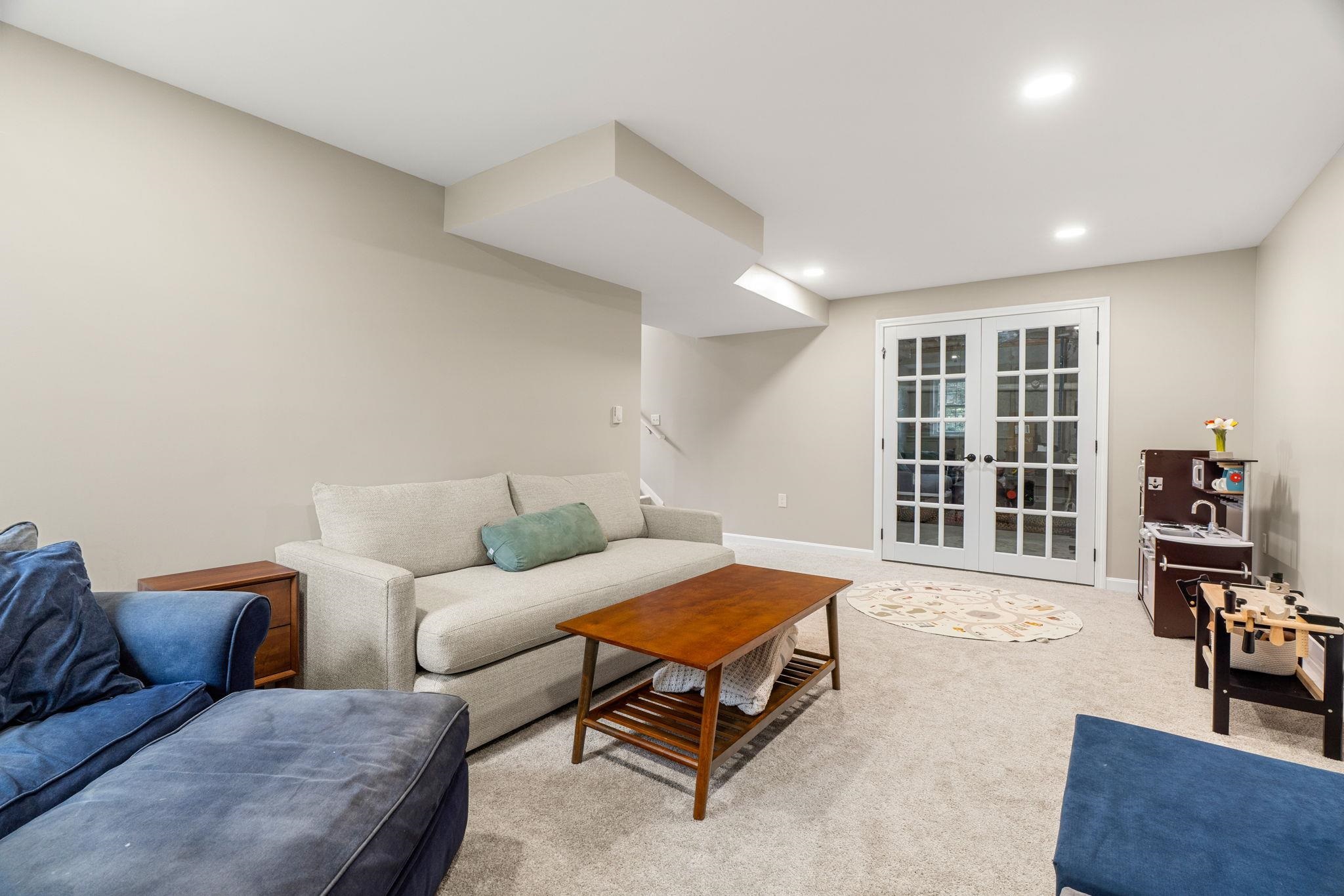 Dover, New Hampshire, 03820, United States, 4 Bedrooms Bedrooms, ,3 BathroomsBathrooms,Residential,For Sale,1941678