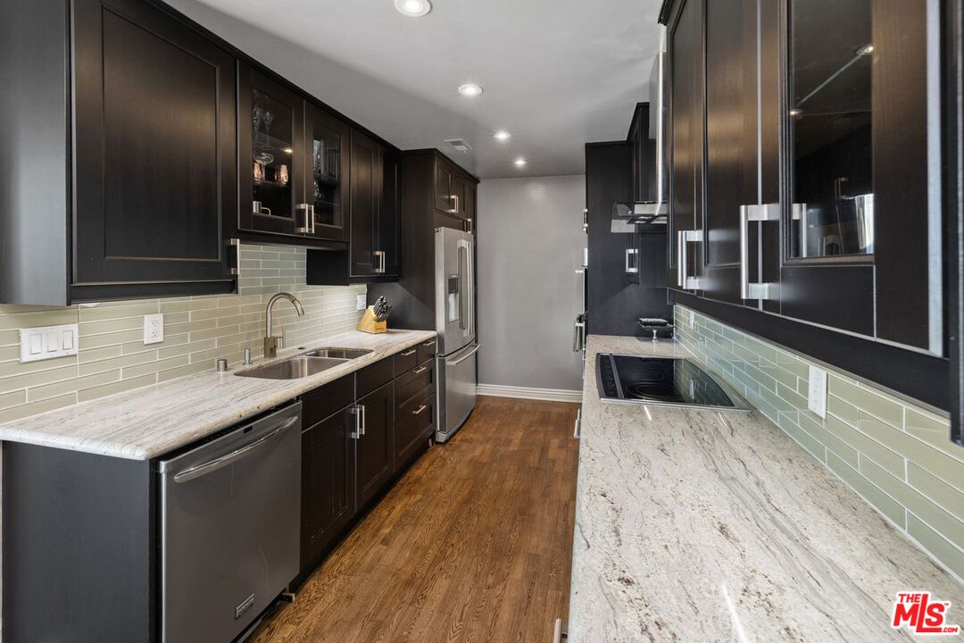 Los Angeles, California, 90068, United States, 2 Bedrooms Bedrooms, ,2 BathroomsBathrooms,Residential,For Sale,1939987