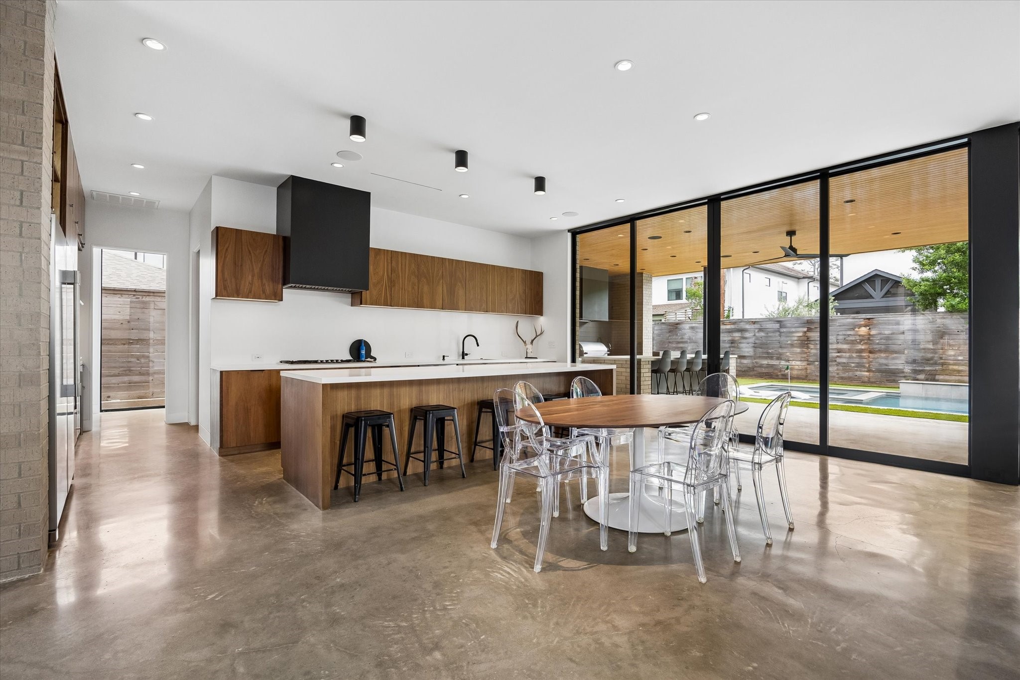  1726 Viking Drive - 物件實景