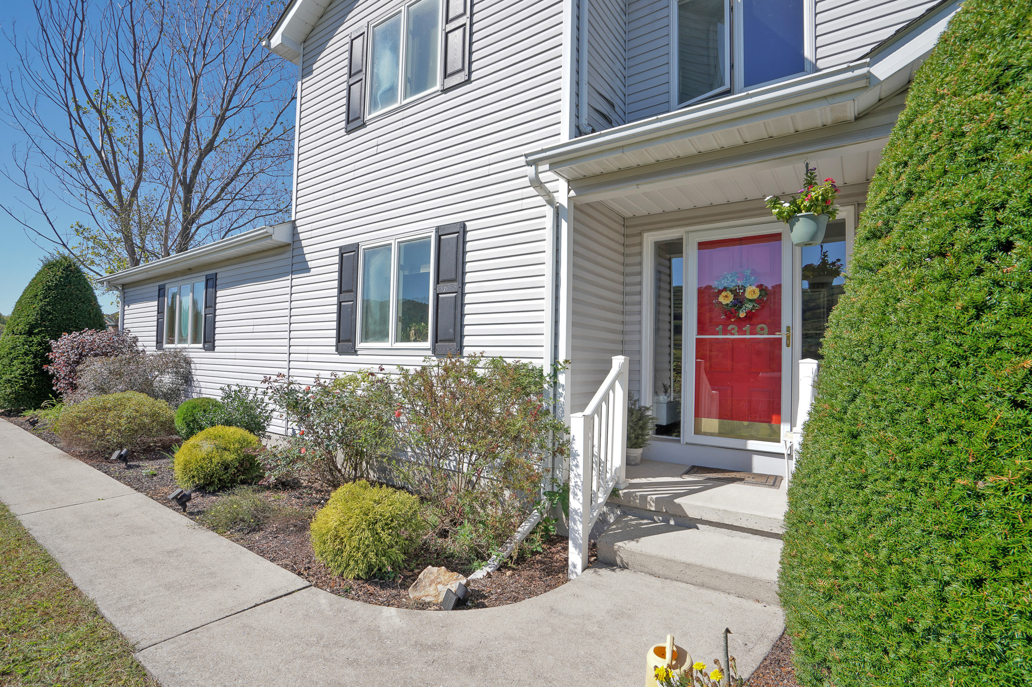 Tamaqua, Pennsylvania, 18252, United States, 4 Bedrooms Bedrooms, ,3 BathroomsBathrooms,Residential,For Sale,1980068