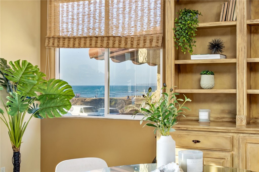 San Diego, California, 92107, United States, 6 Bedrooms Bedrooms, ,5 BathroomsBathrooms,Residential,For Sale,1843009
