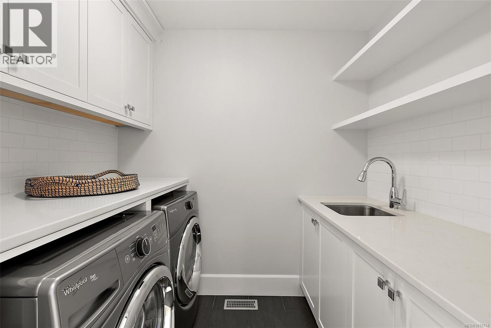OAK BAY, British Columbia, V8S 2W2, CA, 3 Bedrooms Bedrooms, ,3 BathroomsBathrooms,Residential,For Sale,1949531