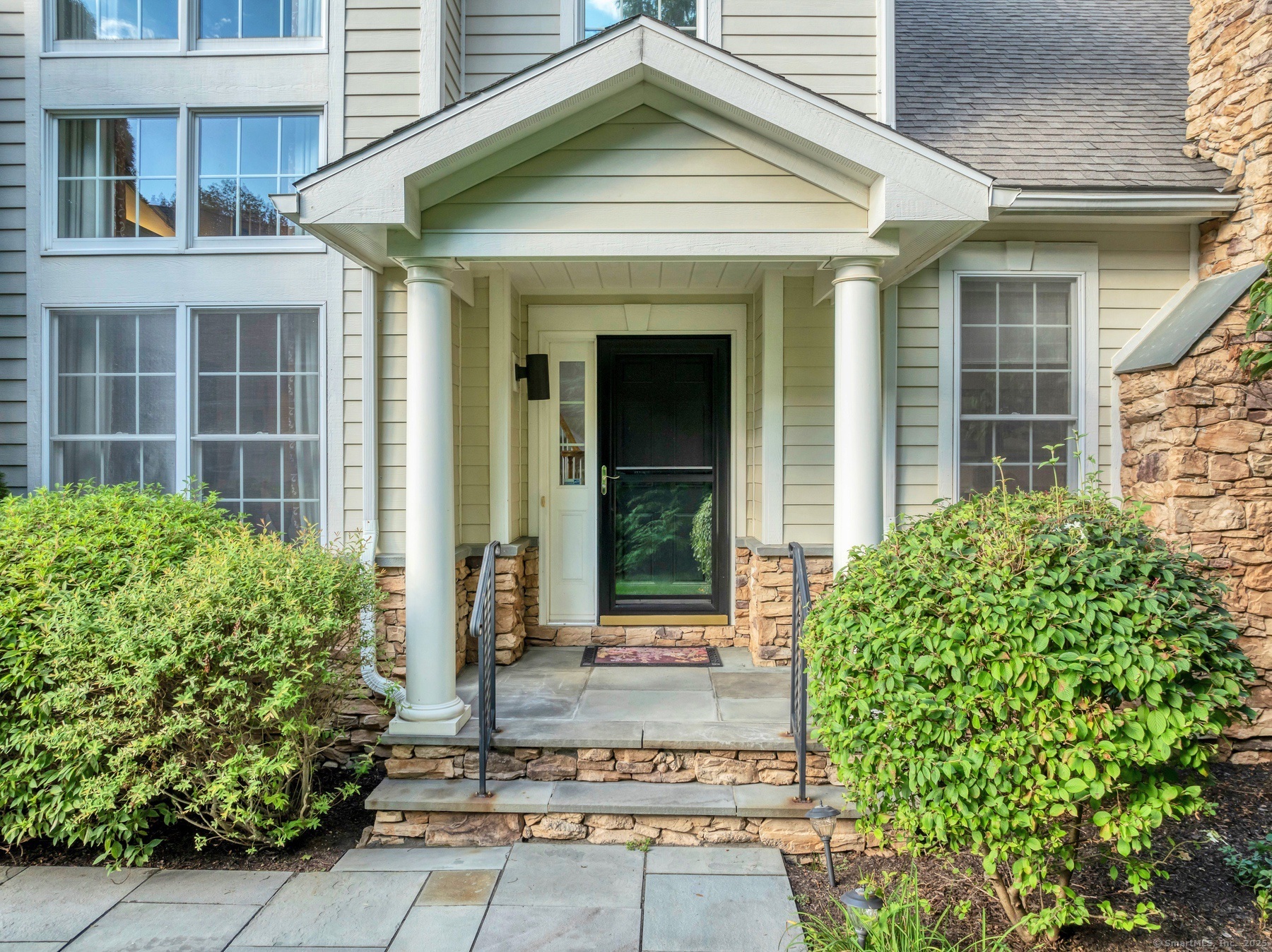 Ridgefield, Connecticut, 06877, United States, 2 Bedrooms Bedrooms, ,3 BathroomsBathrooms,Residential,For Sale,1940449