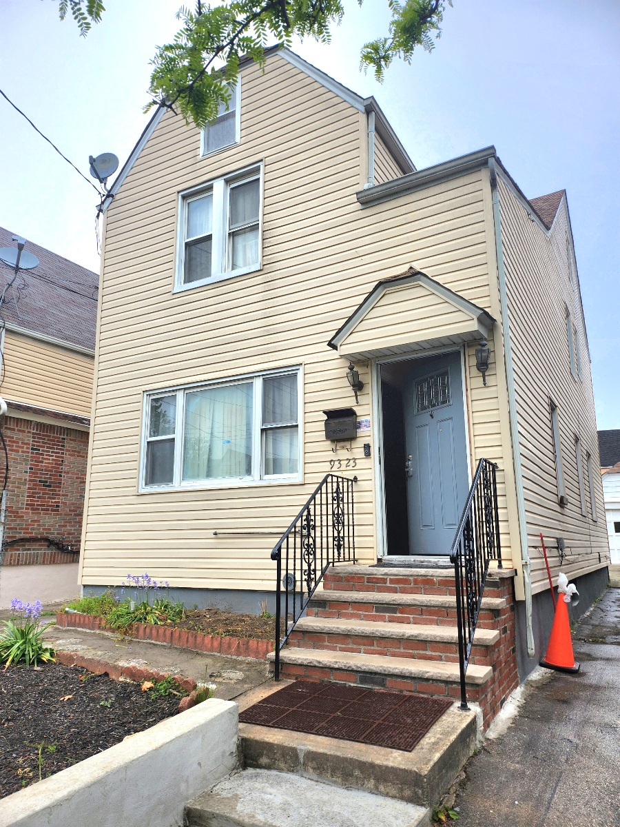 Queens Village, New York, 11428, United States, 4 Bedrooms Bedrooms, ,3 BathroomsBathrooms,Residential,For Sale,1870963