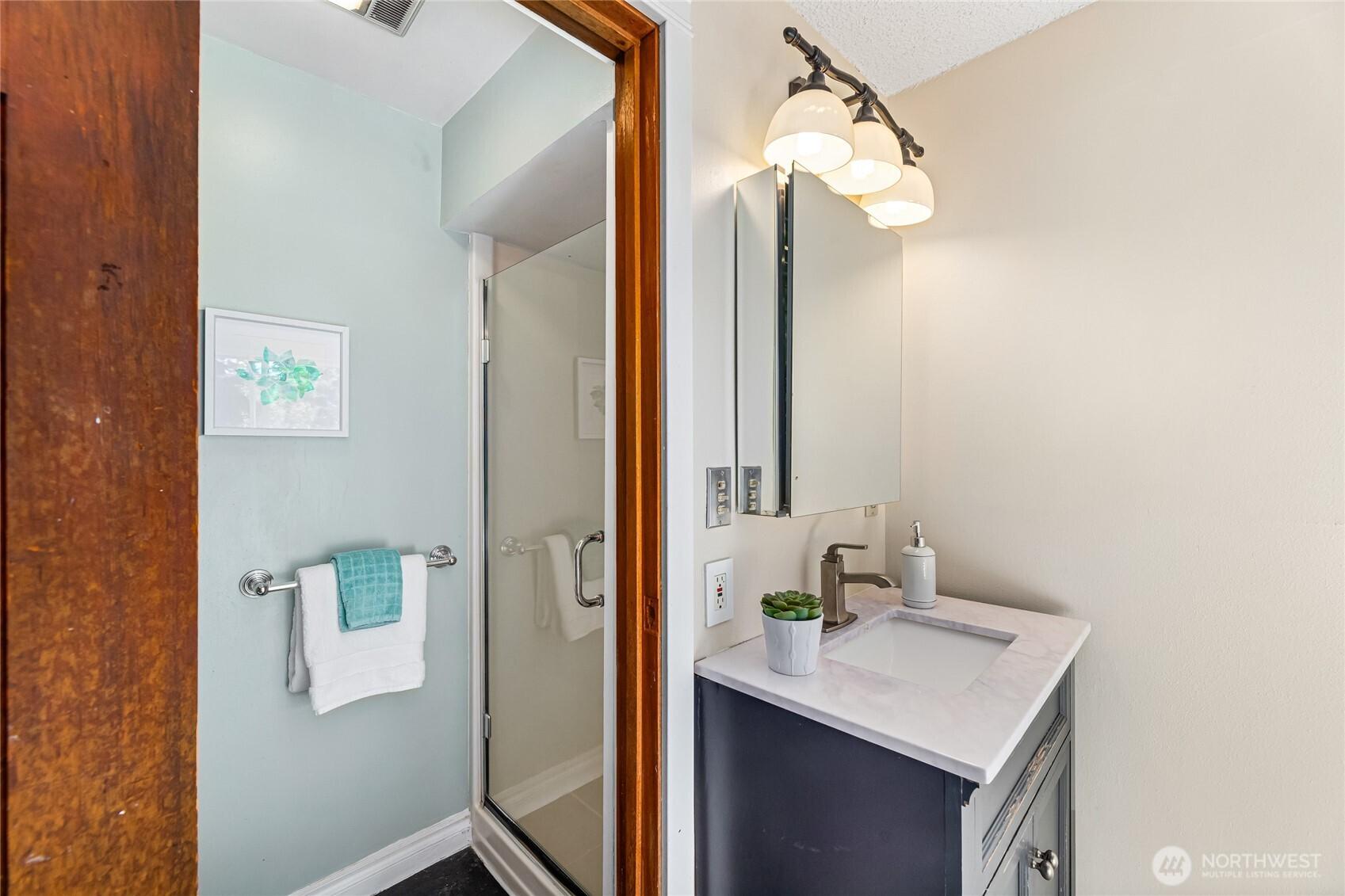 SEATTLE, Washington, 98103, United States, 4 Bedrooms Bedrooms, ,2 BathroomsBathrooms,Residential,For Sale,1874461