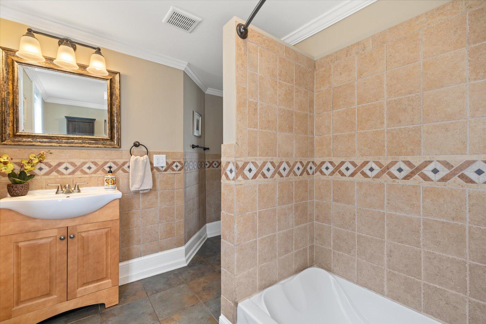 Minneapolis, Minnesota, 55418, United States, 4 Bedrooms Bedrooms, ,2 BathroomsBathrooms,Residential,For Sale,1970458