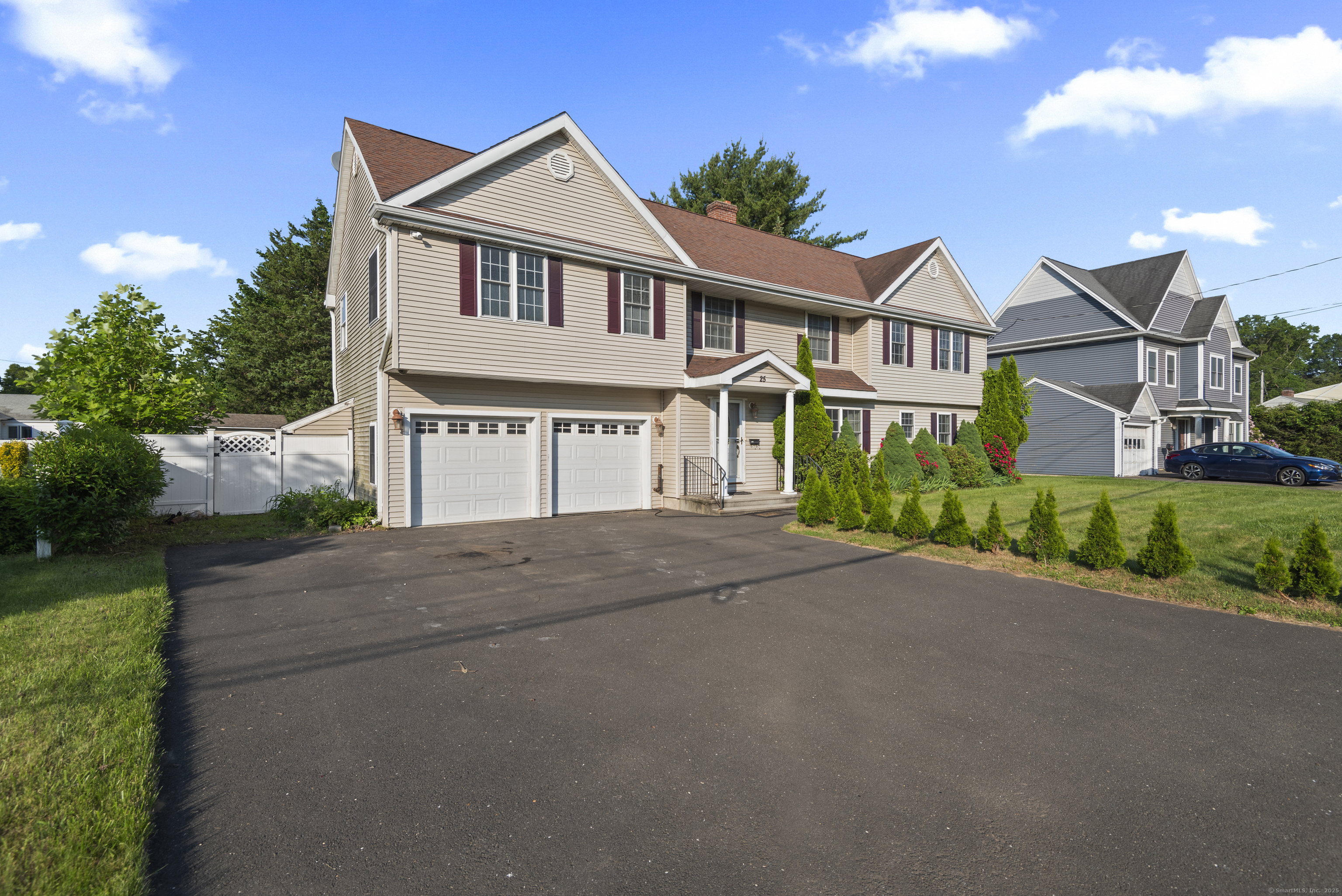 Milford, Connecticut, 06460, United States, 4 Bedrooms Bedrooms, ,3 BathroomsBathrooms,Residential,For Sale,1848853