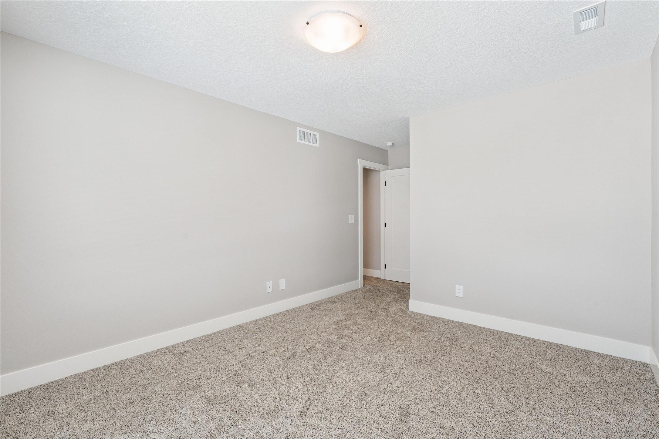 Urbandale, Iowa, 50323, United States, 5 Bedrooms Bedrooms, ,4 BathroomsBathrooms,Residential,For Sale,2005616