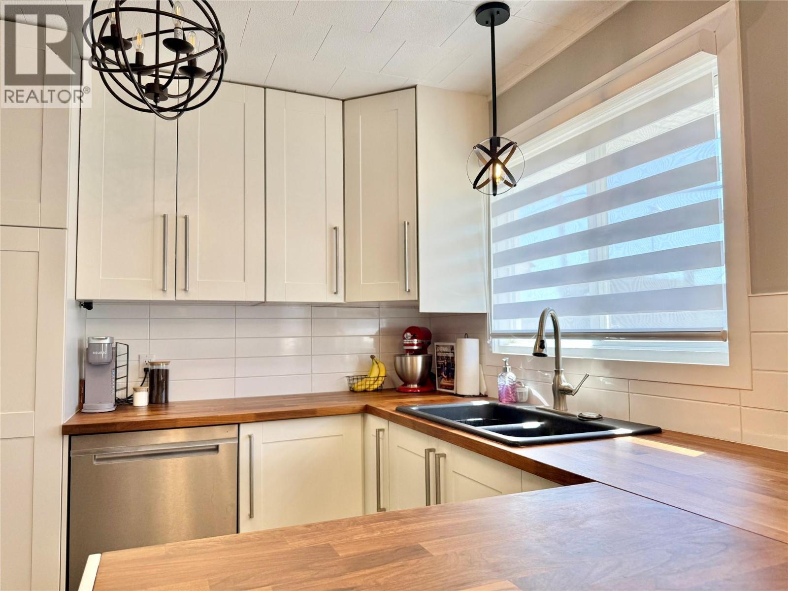 GRAND FORKS, British Columbia, V0H 1H2, CA, 4 Bedrooms Bedrooms, ,1 BathroomBathrooms,Residential,For Sale,1918245