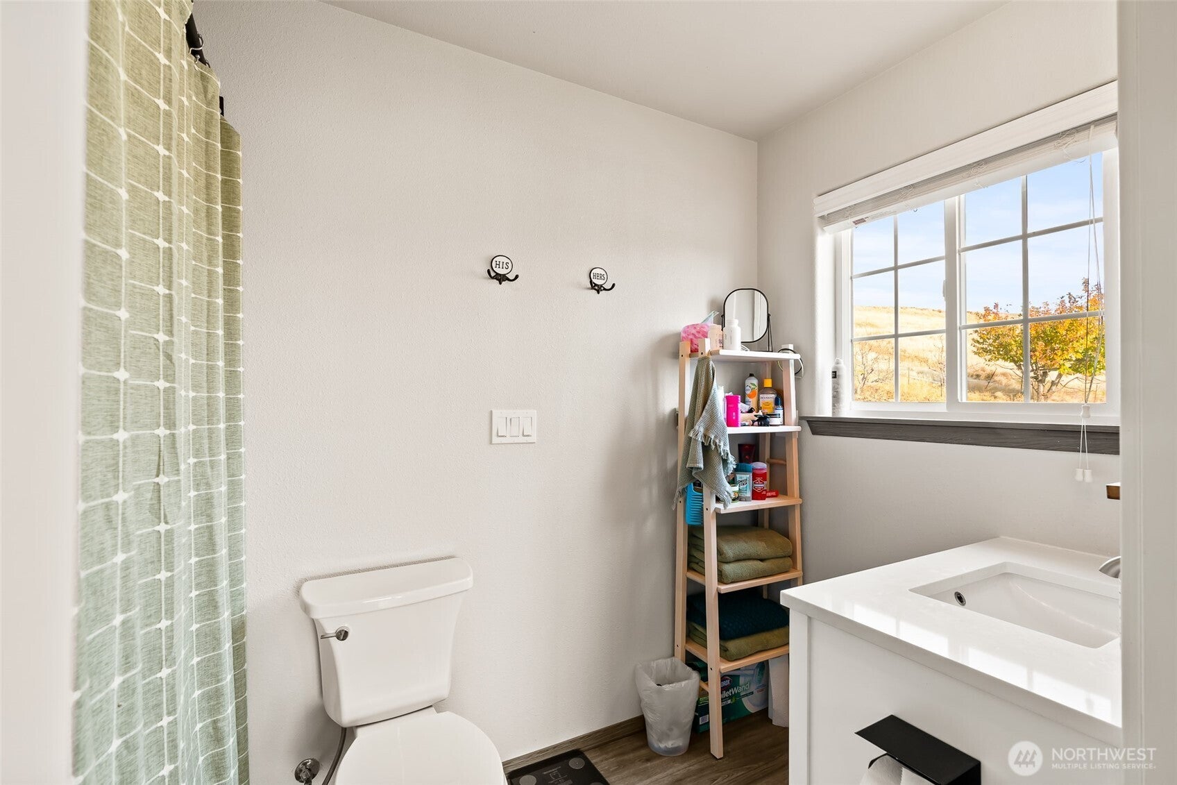 Ellensburg, Washington, 98926, United States, 6 Bedrooms Bedrooms, ,2 BathroomsBathrooms,Residential,For Sale,1992085