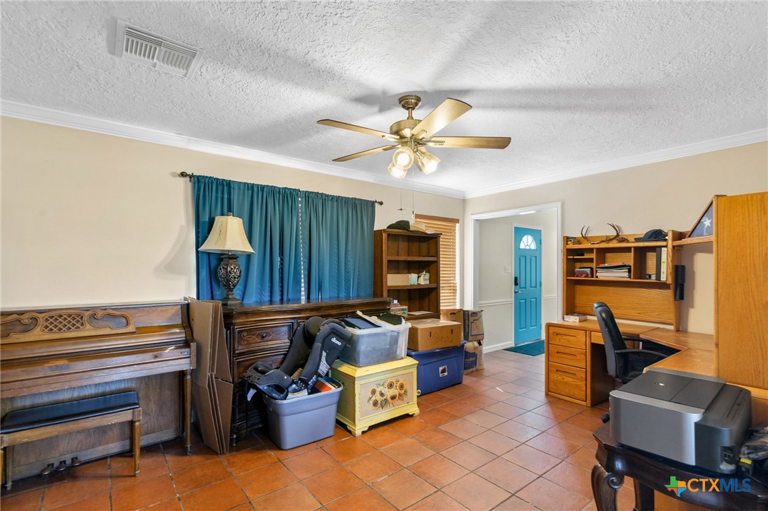 Hallettsville, Texas, 77964, United States, 4 Bedrooms Bedrooms, ,2 BathroomsBathrooms,Residential,For Sale,1848225