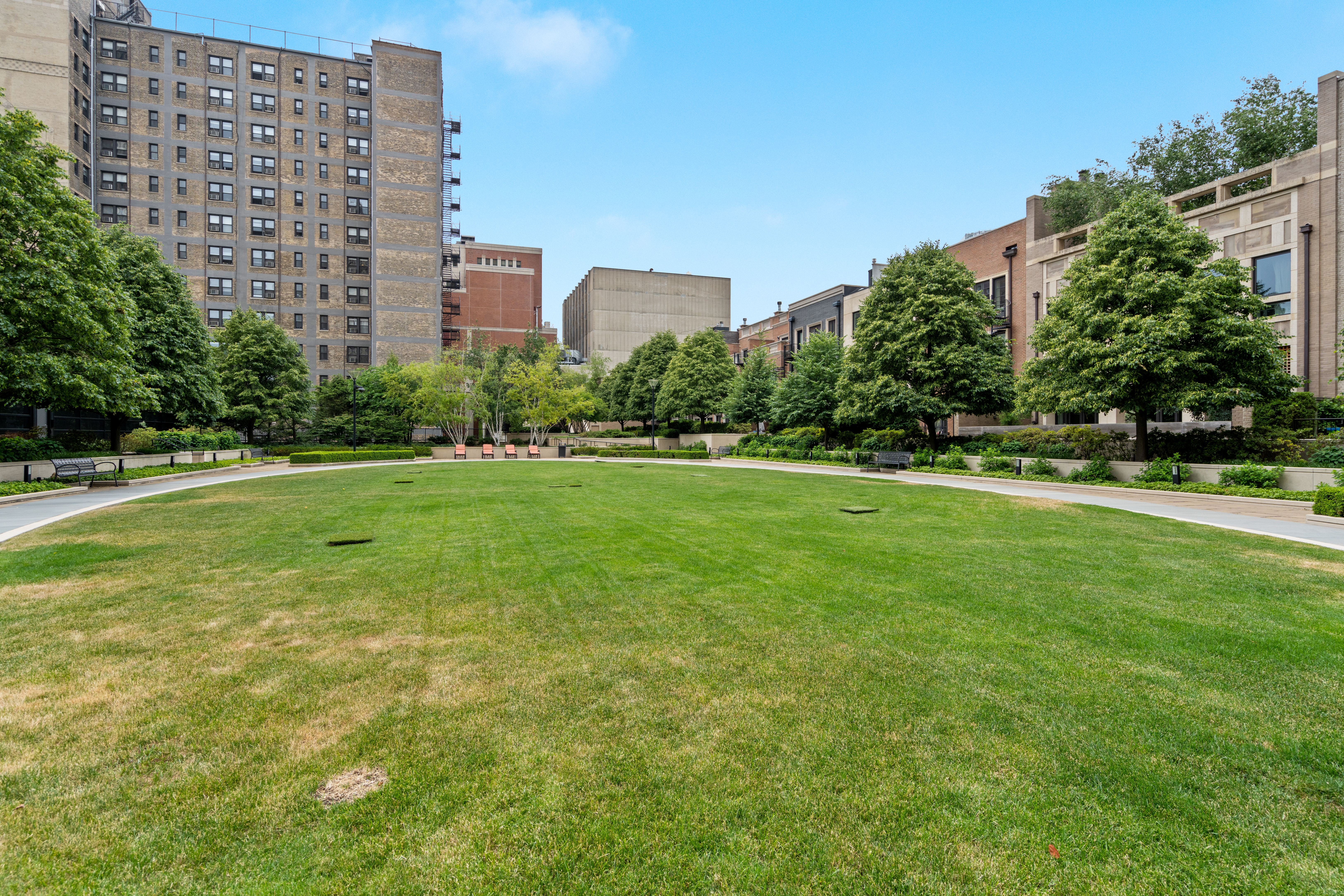  A Rare Opportunity to Own a 5,245-Square-Foot Single-Family Home - 物件實景