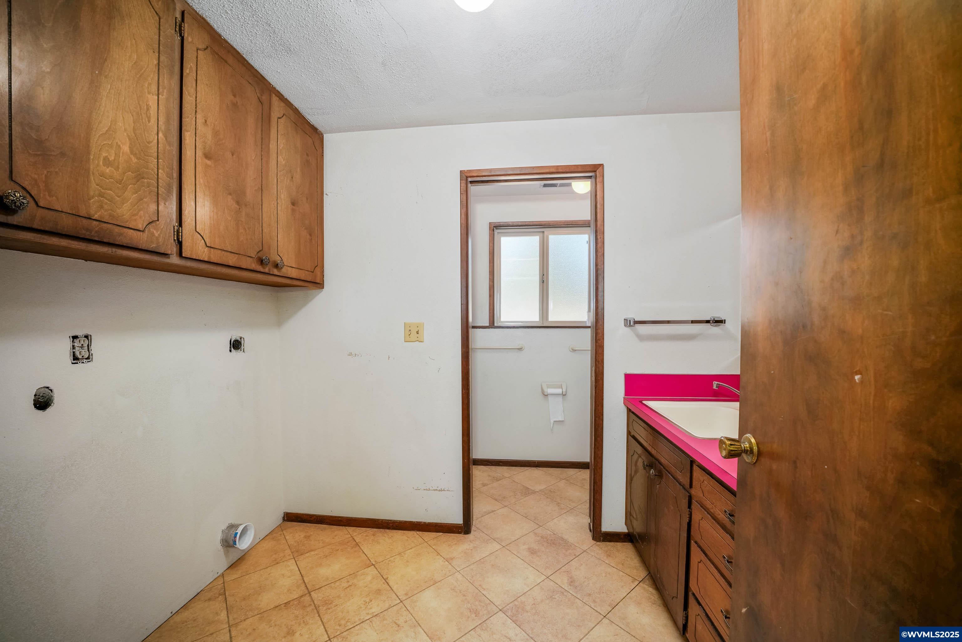 Albany, Oregon, 97321, United States, 4 Bedrooms Bedrooms, ,4 BathroomsBathrooms,Residential,For Sale,1795620