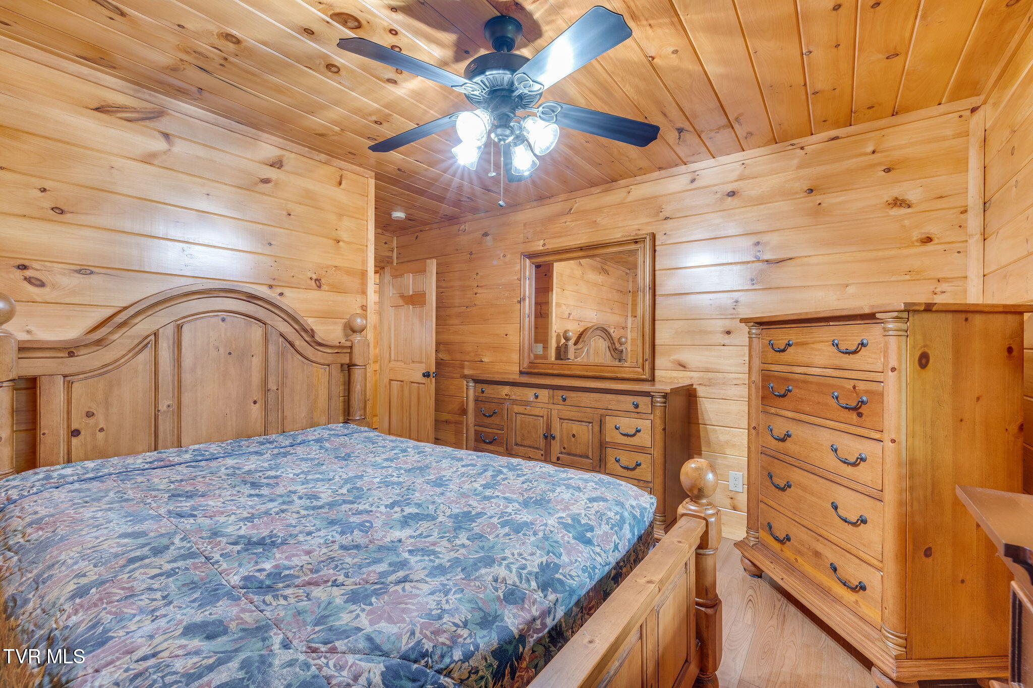 Butler, Tennessee, 37640, United States, 2 Bedrooms Bedrooms, ,3 BathroomsBathrooms,Residential,For Sale,1914007
