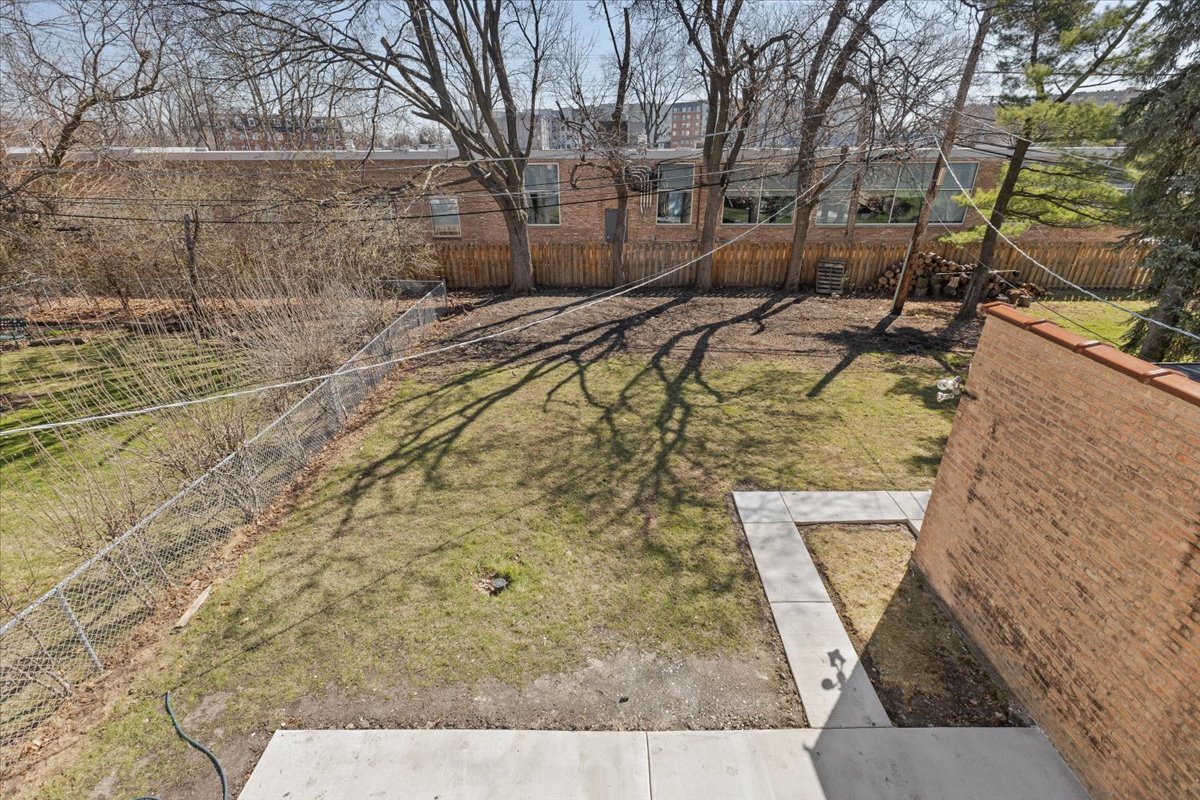 Lincolnwood, Illinois, 60712, United States, 3 Bedrooms Bedrooms, ,2 BathroomsBathrooms,Residential,For Sale,1900722