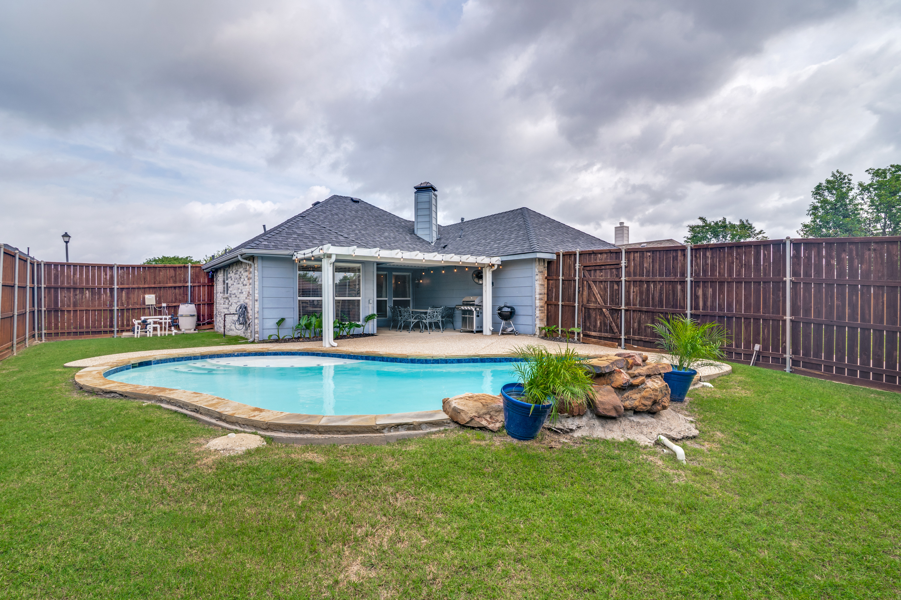  A Rockwall Pool Home That Checks the Boxes - 物件實景