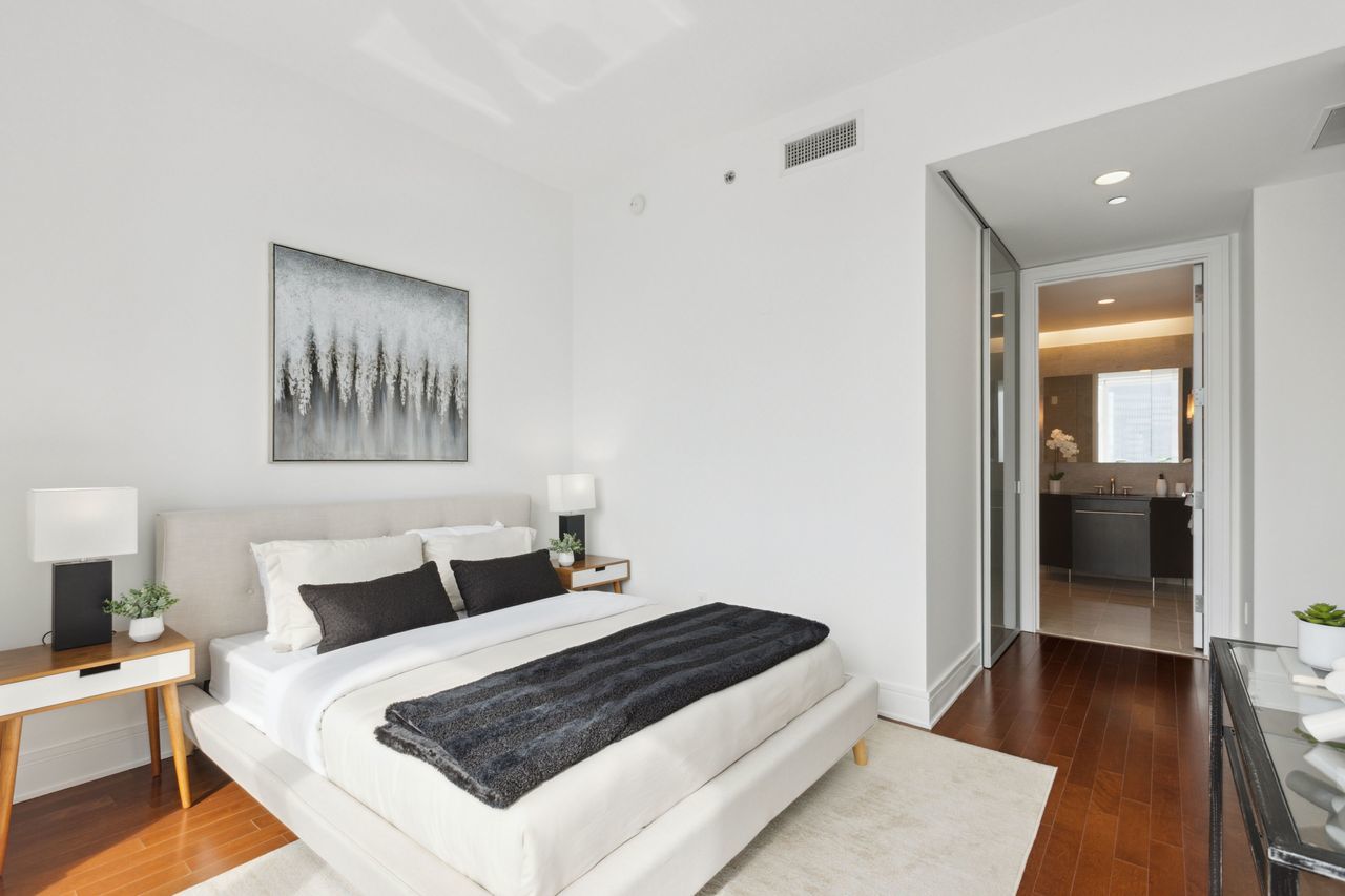 Chicago, Illinois, 60611, United States, 1 Bedroom Bedrooms, ,2 BathroomsBathrooms,Residential,For Sale,1793524