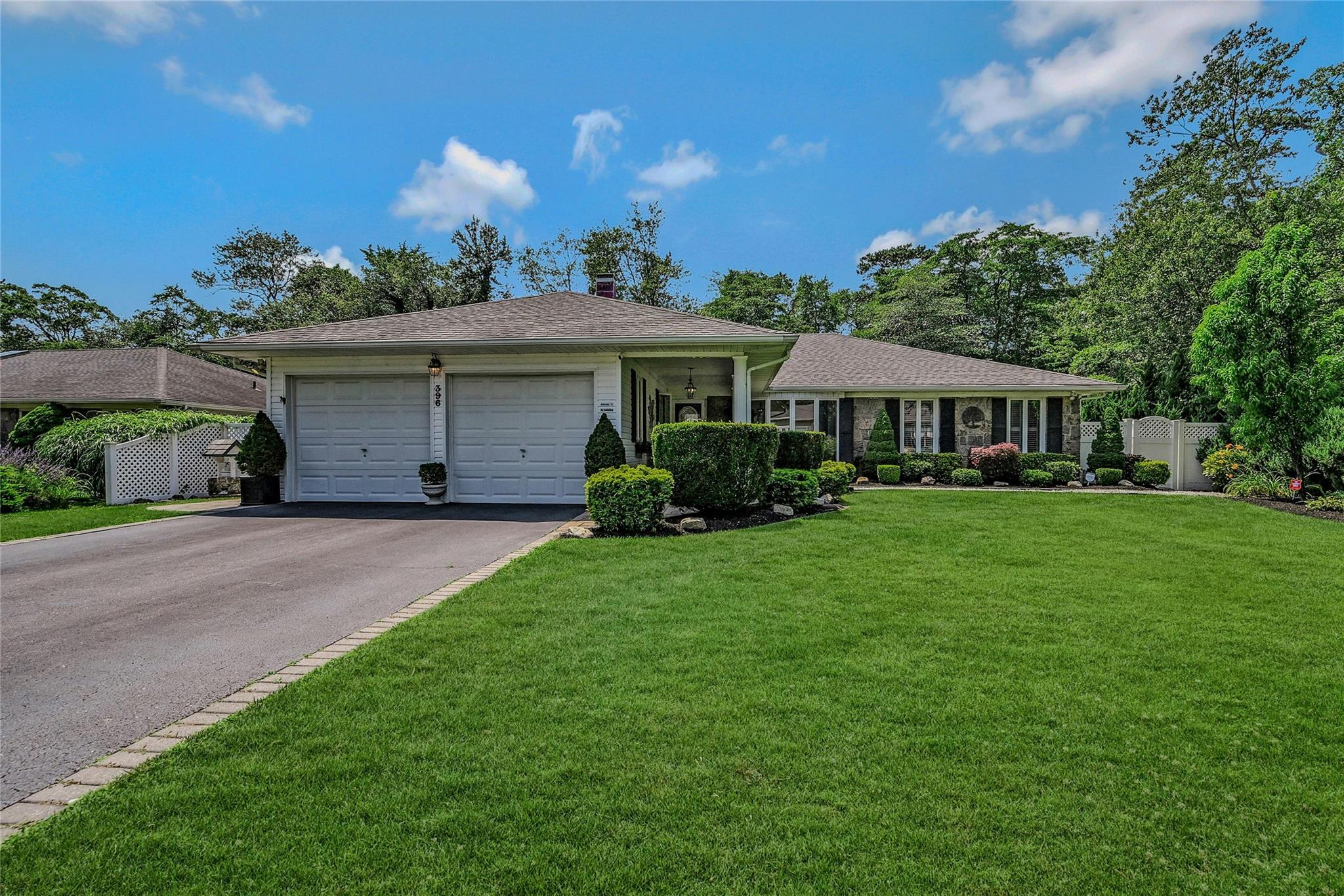 Sayville, New York, 11782, United States, 3 Bedrooms Bedrooms, ,2 BathroomsBathrooms,Residential,For Sale,1892775
