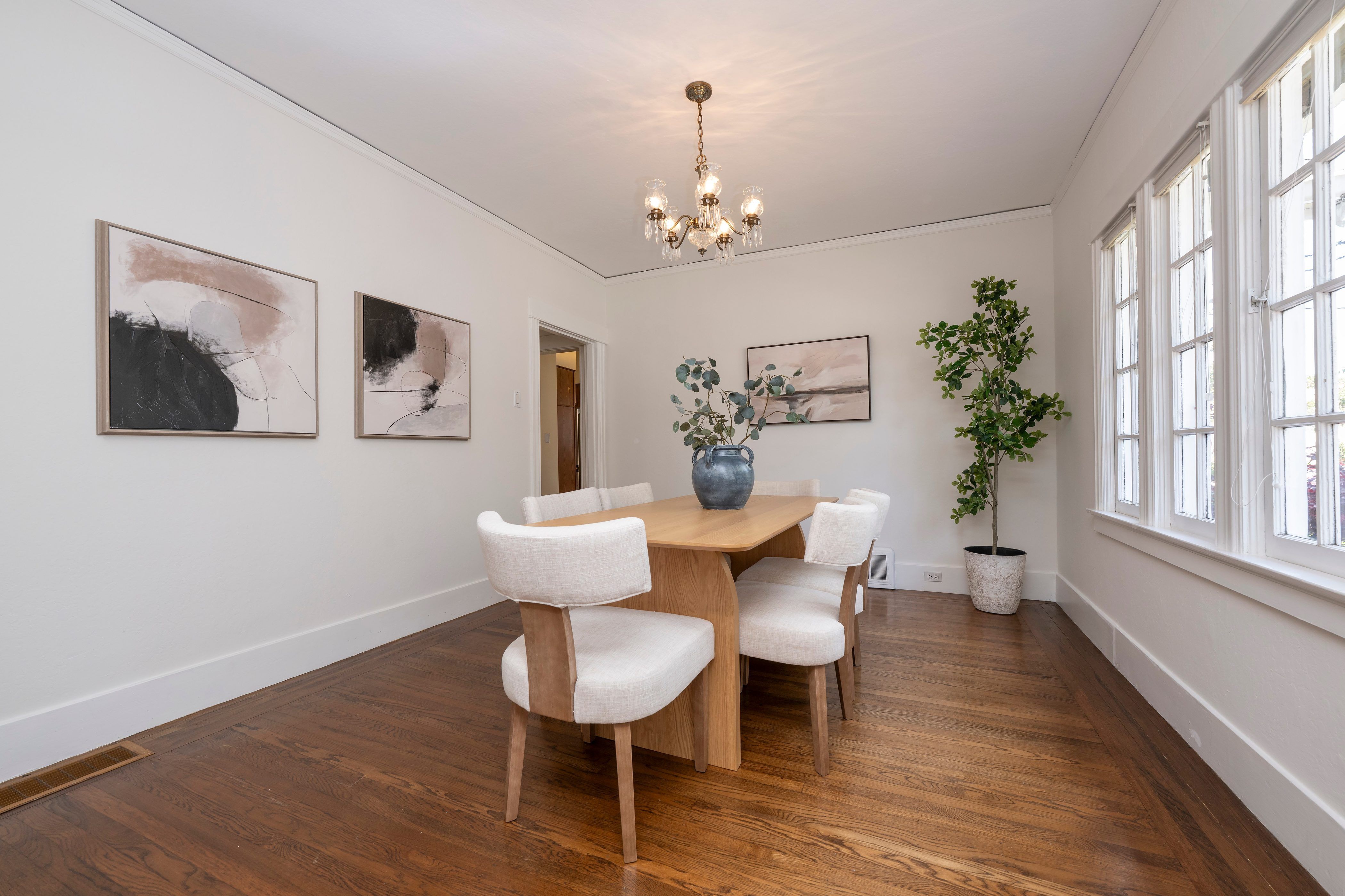  Charming Single-Level Home With ADU on Large Flat Lot - 物件實景