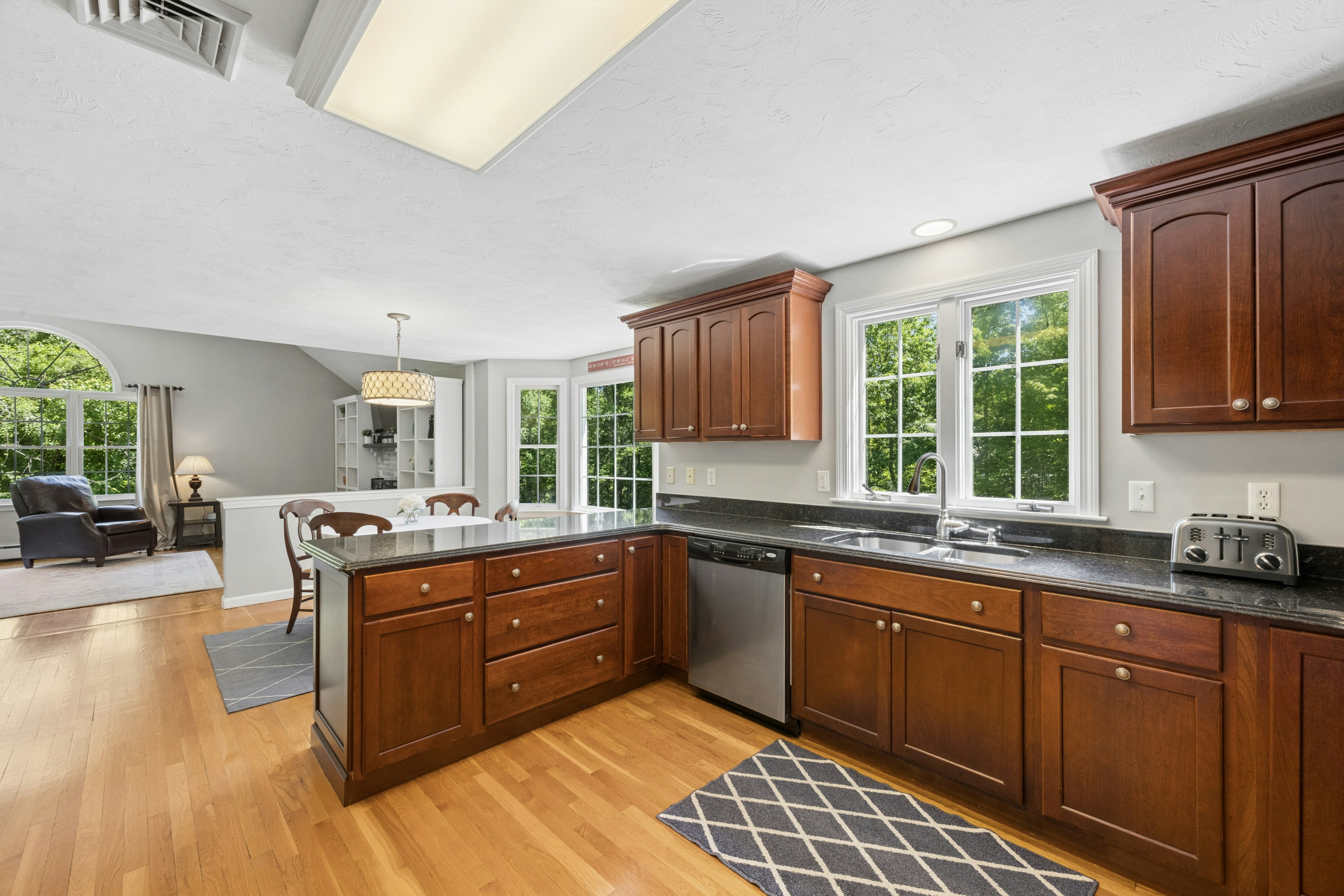  28 Whitman Street, Stow, MA 01775 - 物件實景