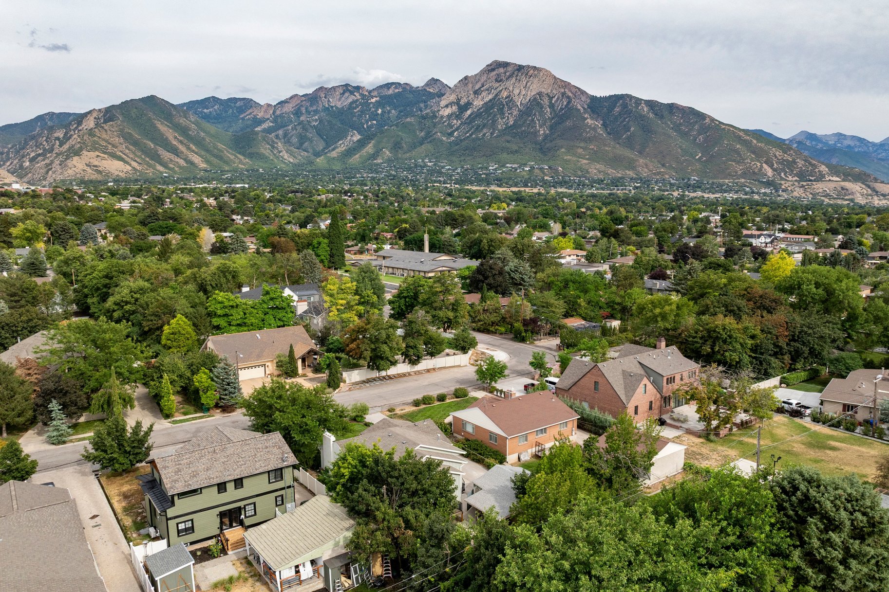  Timeless Charm in the Heart of East Millcreek - 物件實景