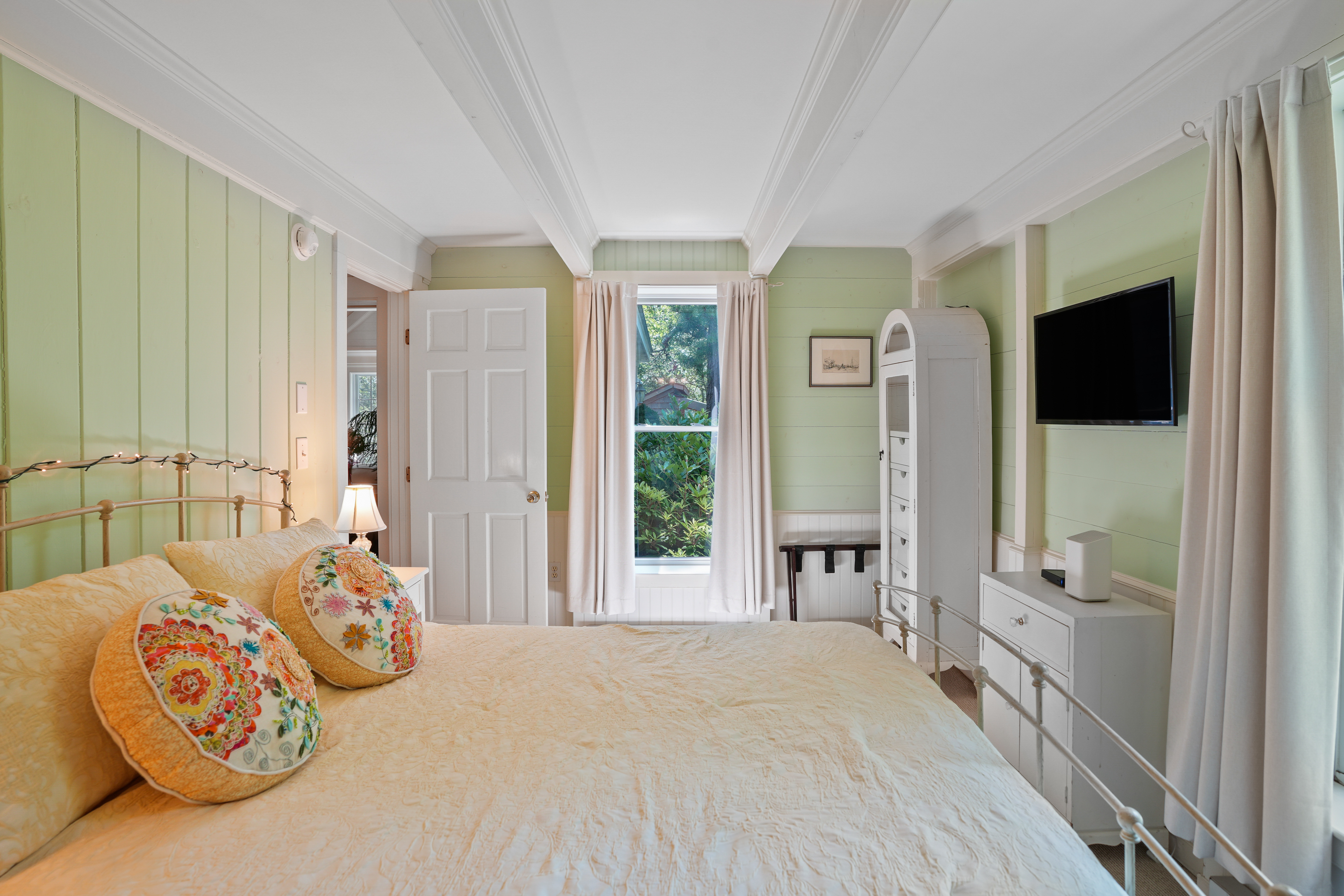  Versatile Edgartown Oasis with Home & Business Potential - 物件實景