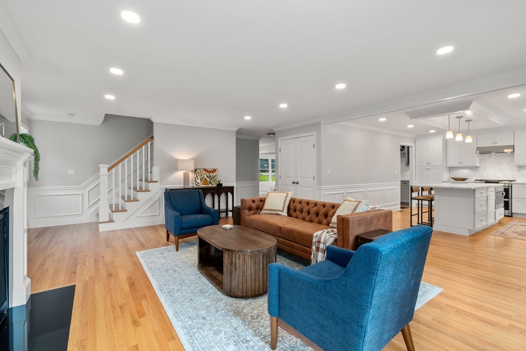 Waltham, Massachusetts, 02453, United States, 4 Bedrooms Bedrooms, ,5 BathroomsBathrooms,Residential,For Sale,1927253