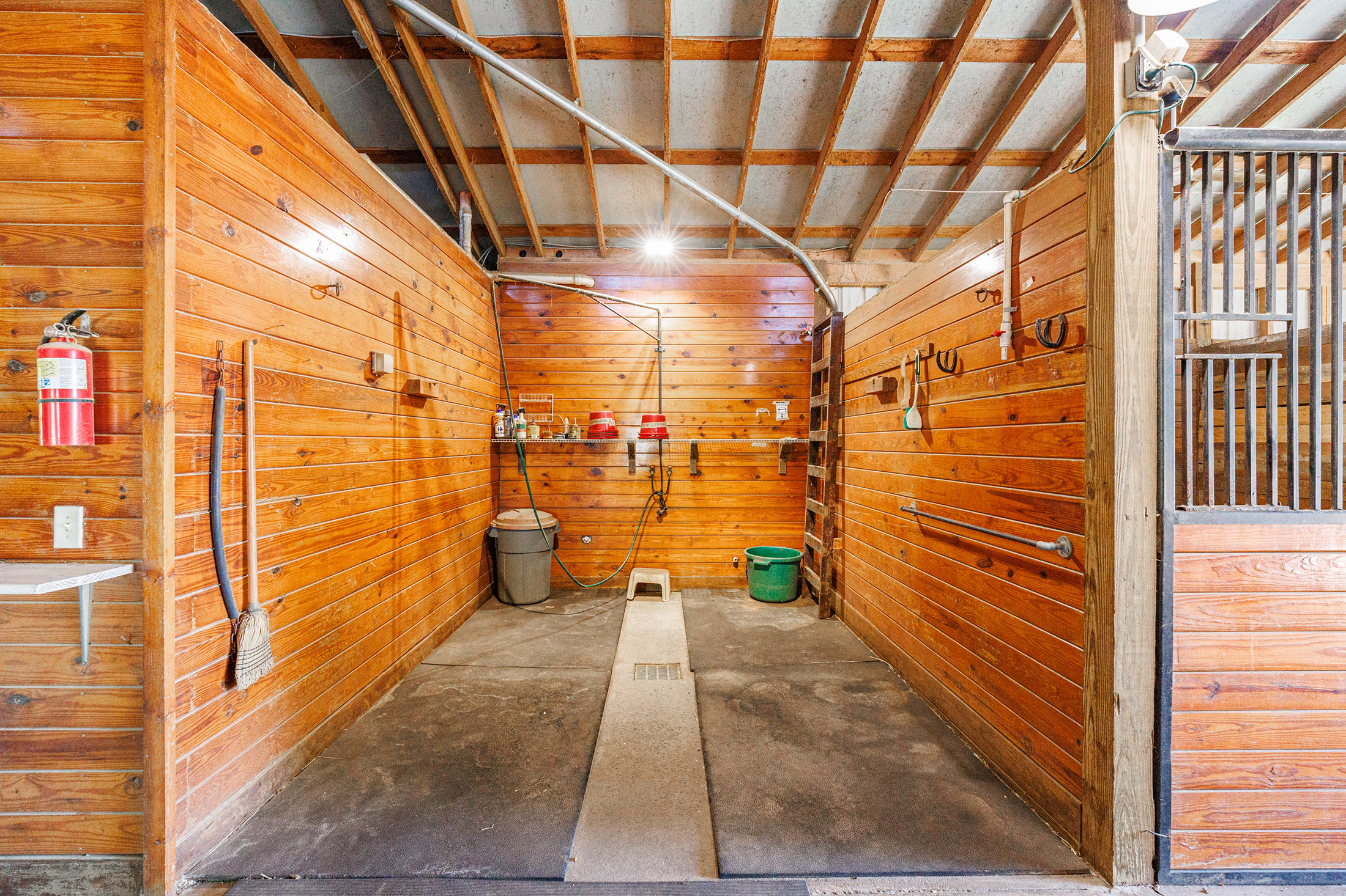  Exceptional Equestrian Estate: A Rare Blend of Luxury, Functionality, and Charm - 物件實景