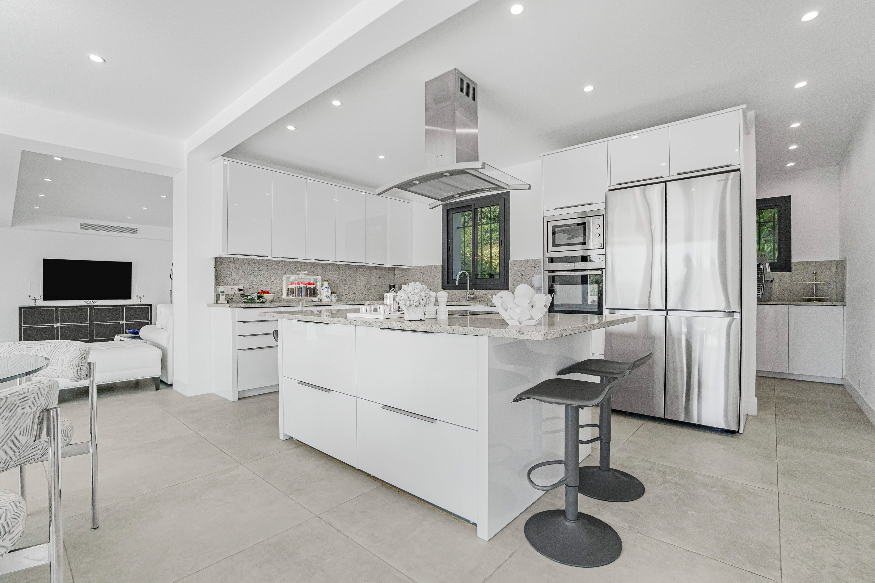  Mougins, renovated contemporary villa within the private estate Les Parcs de Mo… - 物件實景