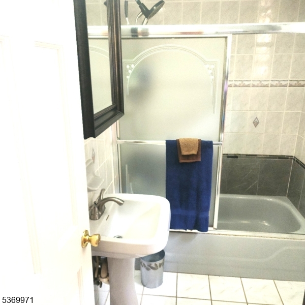 Linden City, New Jersey, 07036, United States, 4 Bedrooms Bedrooms, ,2 BathroomsBathrooms,Residential,For Sale,1890310