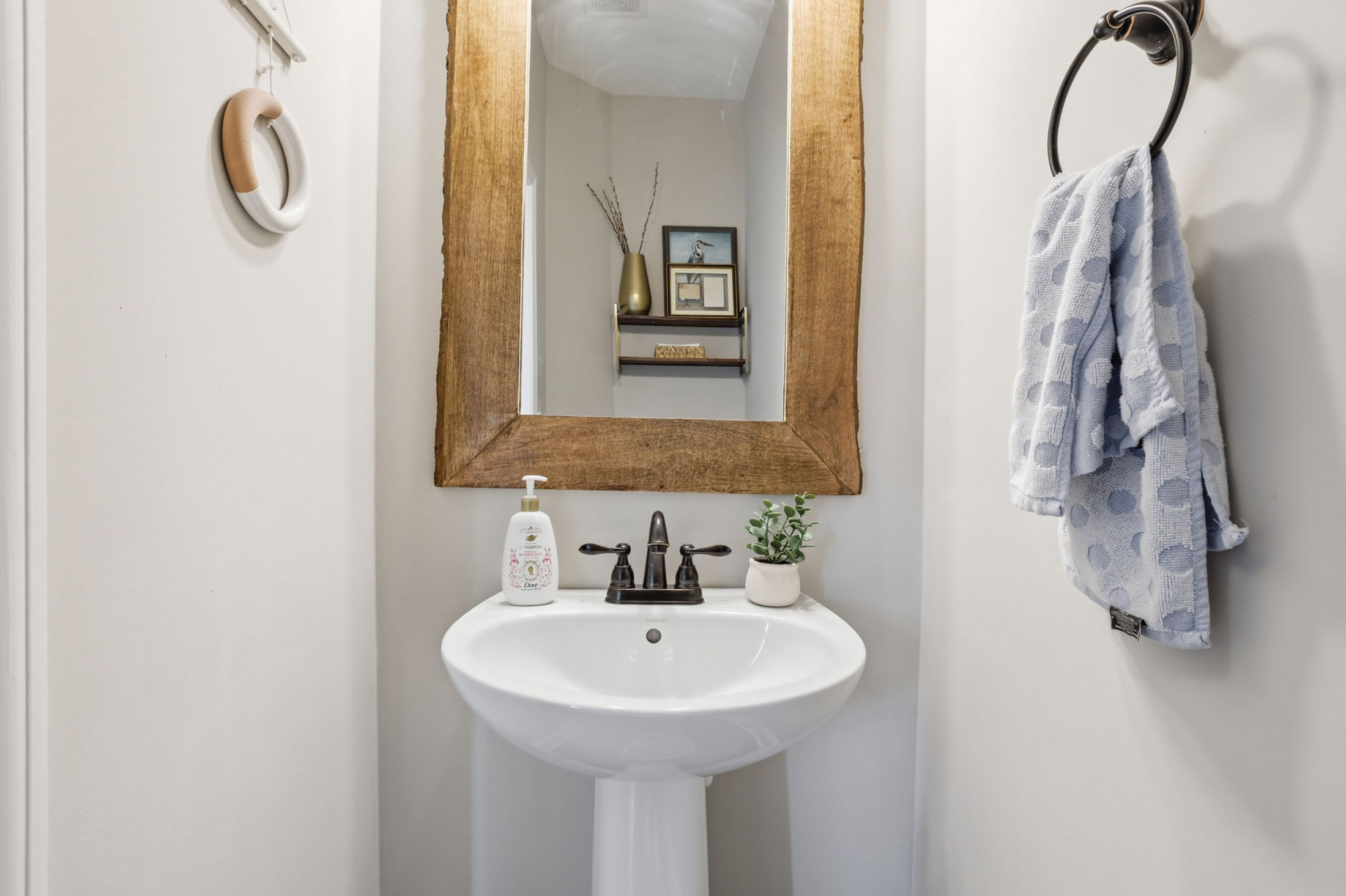  Beautifully Maintained Home in One of Cumming