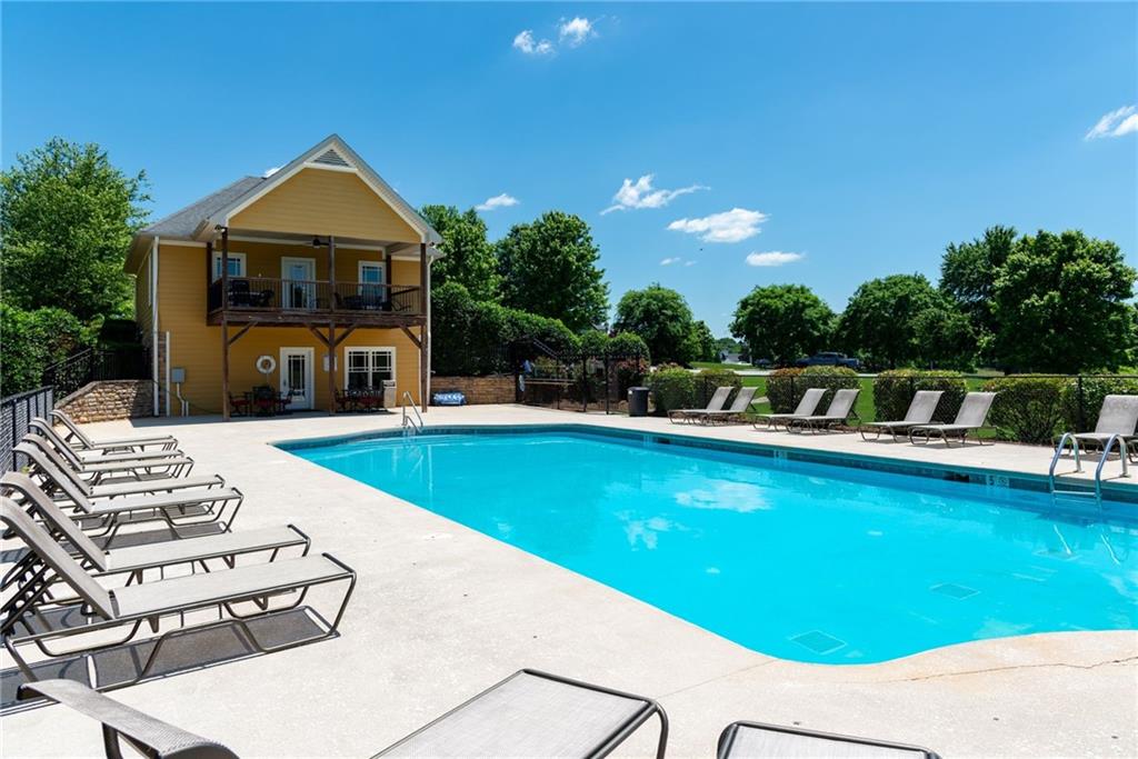 Adairsville, Georgia, 30103, United States, 4 Bedrooms Bedrooms, ,3 BathroomsBathrooms,Residential,For Sale,1976027