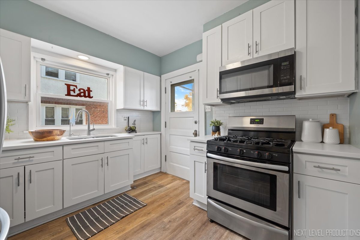 Riverside, Illinois, 60546, United States, 3 Bedrooms Bedrooms, ,3 BathroomsBathrooms,Residential,For Sale,1988558