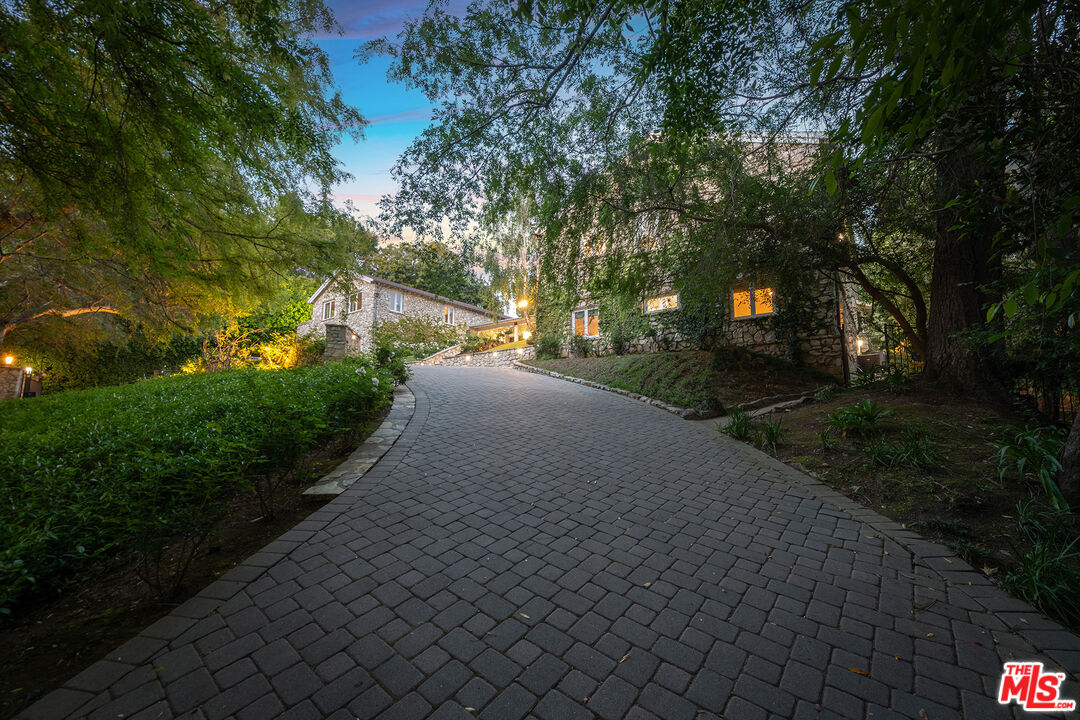 Los Angeles, California, 90077, United States, 5 Bedrooms Bedrooms, ,7 BathroomsBathrooms,Residential,For Sale,1827640