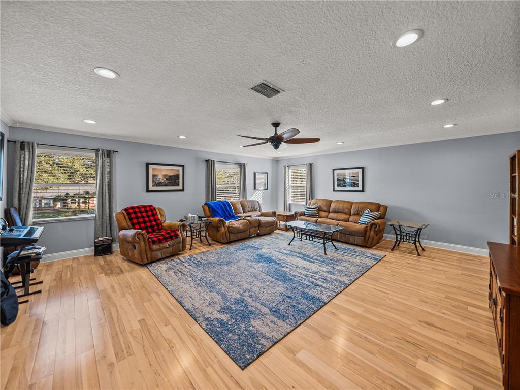 Lakeland, Florida, 33810, United States, 5 Bedrooms Bedrooms, ,4 BathroomsBathrooms,Residential,For Sale,1696884