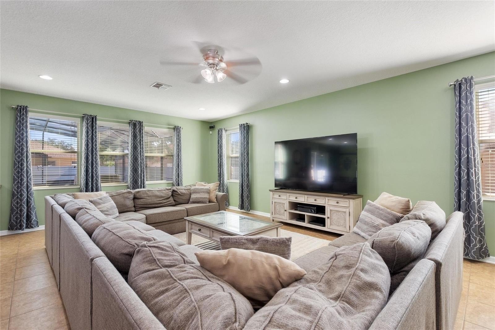 AUBURNDALE, Florida, 33823, United States, 5 Bedrooms Bedrooms, ,5 BathroomsBathrooms,Residential,For Sale,1986097