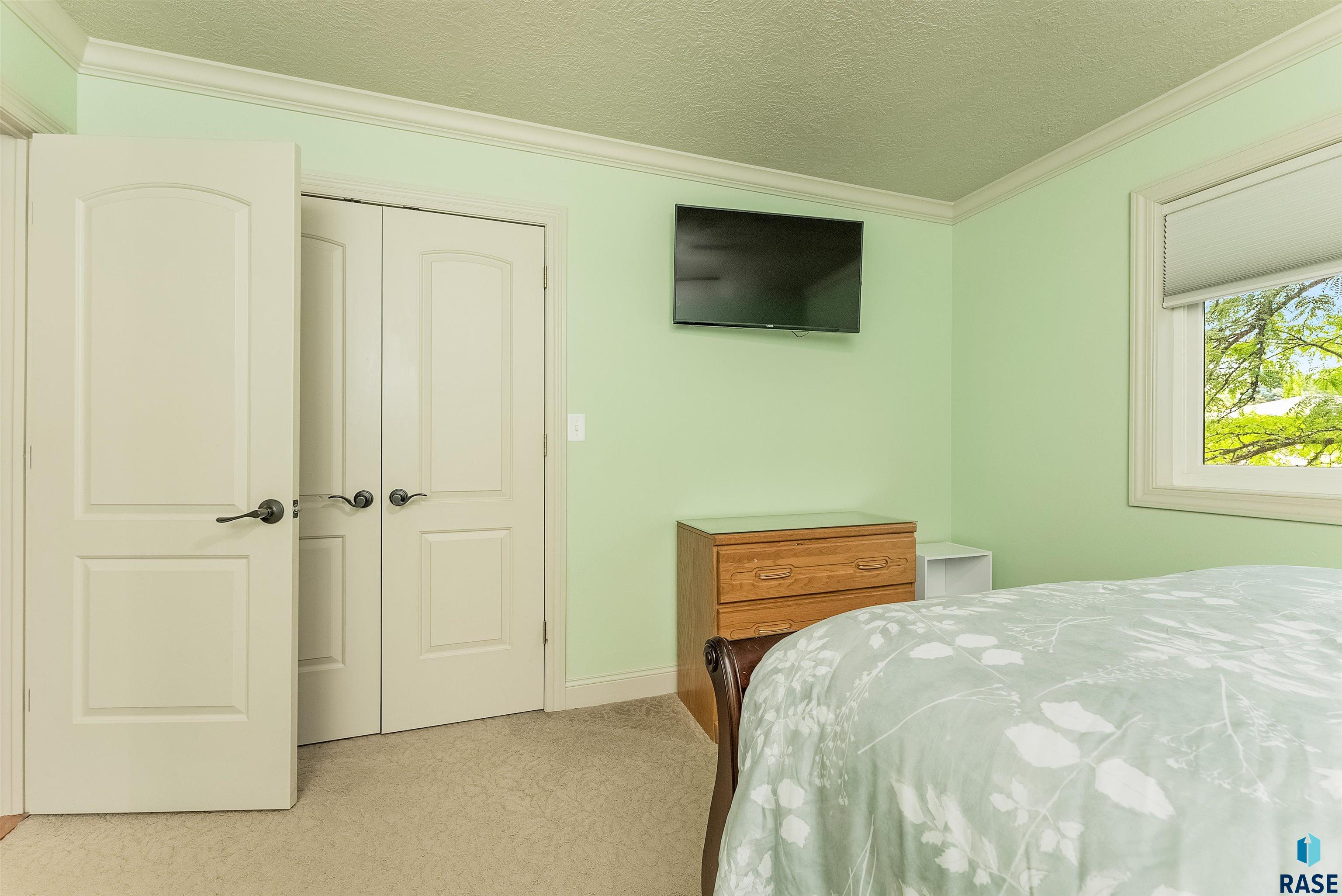 Sioux Falls, South Dakota, 57105, United States, 3 Bedrooms Bedrooms, ,2 BathroomsBathrooms,Residential,For Sale,1926722