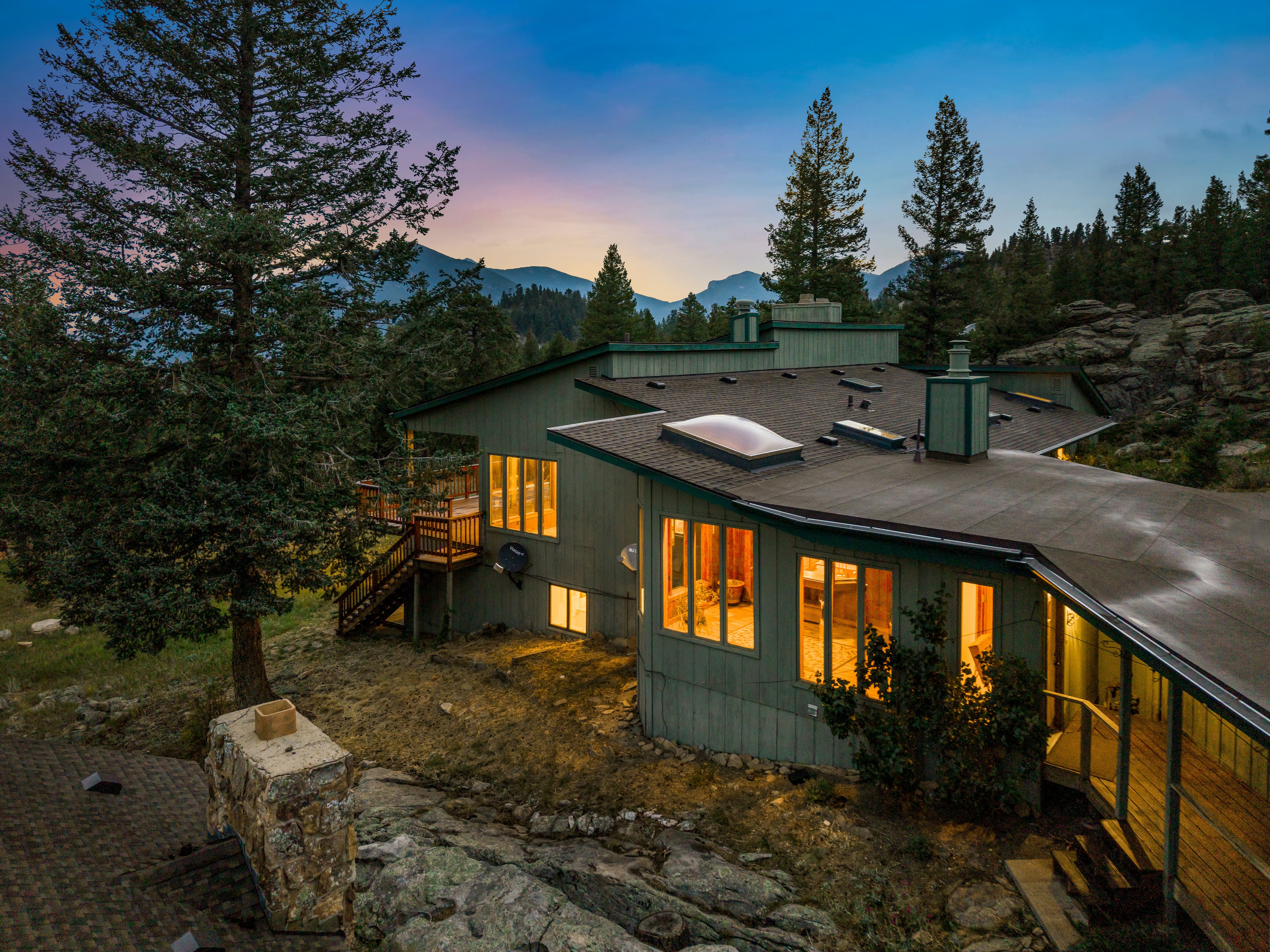  Custom Built Retreat with Panoramic Views on 8.7 Acres Next to Open Space - 物件實景