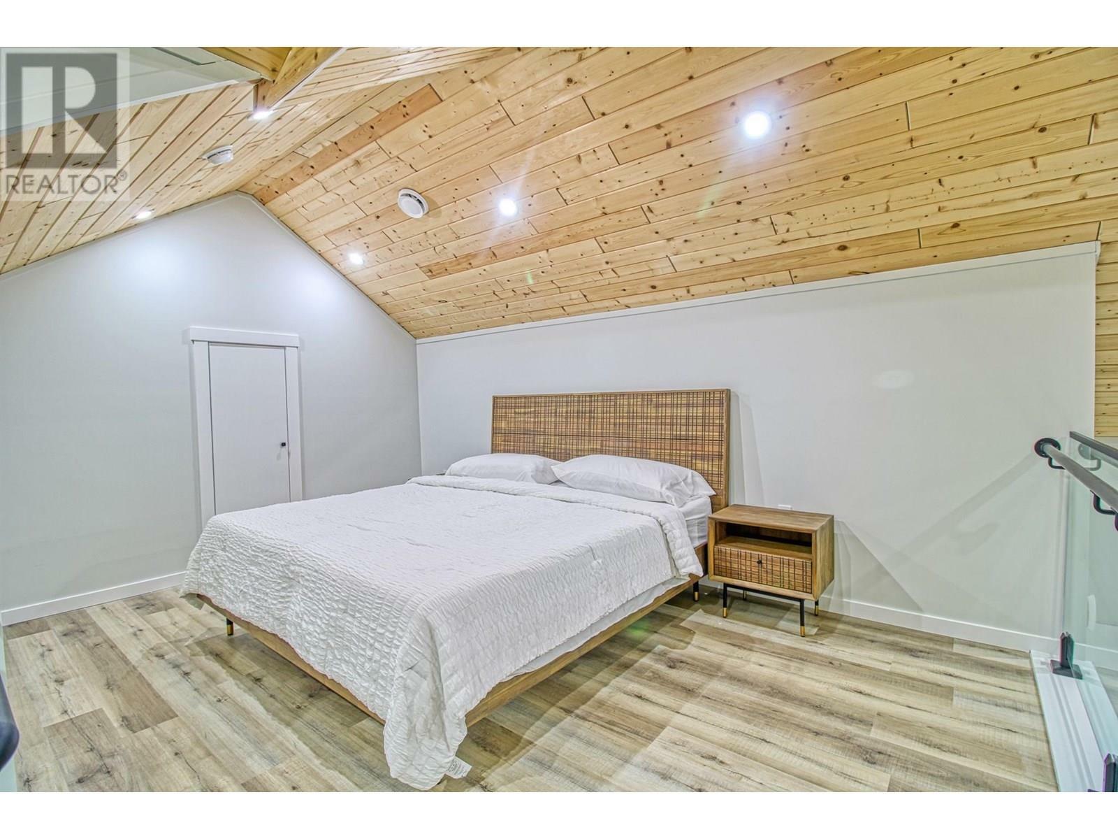 KELOWNA, British Columbia, V1Z 3R8, CA, 3 Bedrooms Bedrooms, ,2 BathroomsBathrooms,Residential,For Sale,1865801